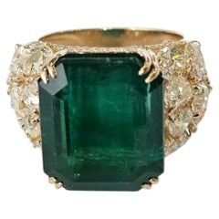 Set in 18K Gold, 15.63 carats, Zambian Emerald & Yellow Diamonds Engagement Ring