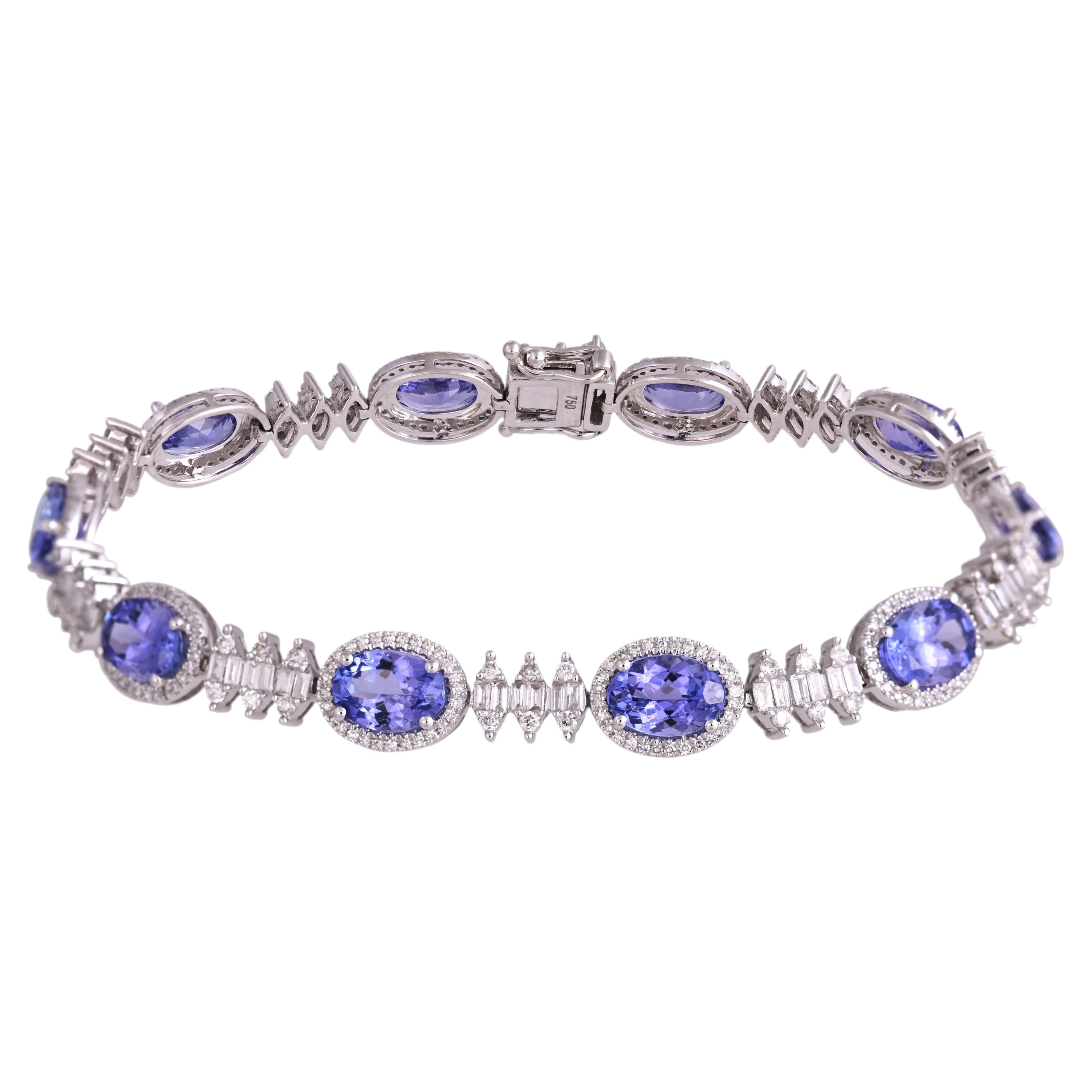 Bracciale tennis in oro bianco 18 carati, con tanzaniti e diamanti per un totale di 8,02 carati