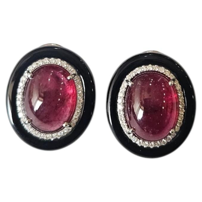 Pendientes de botón con turmalina en cabujón, ónix negro y diamantes, engastados en oro de 18 quilates en venta
