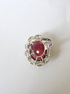 Anello di fidanzamento con tourmalina cabochon e diamanti, montato in oro 18 carati, 18,83 carati