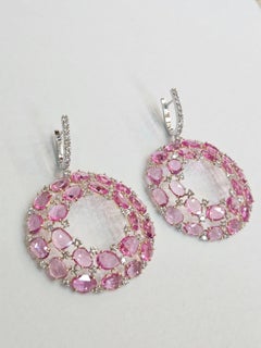 Boucles d'oreilles « chandelier » en or 18 carats, ornées d'un saphir rose de 19,98 carats taillé en rose et de diamants