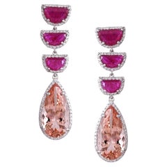 Pendientes largos tipo candelabro con rubí de Mozambique y morganita, engastados en oro rosa de 18 quilates