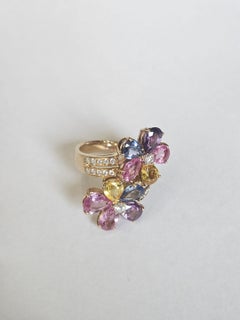 Anillo de cóctel moderno con zafiros de Ceilán y diamantes, engastado en oro amarillo de 18 quilates