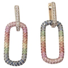 Boucles d'oreilles pendantes « Paperclip » en or 18 carats, 1,79 carat, avec saphirs et diamants assortis