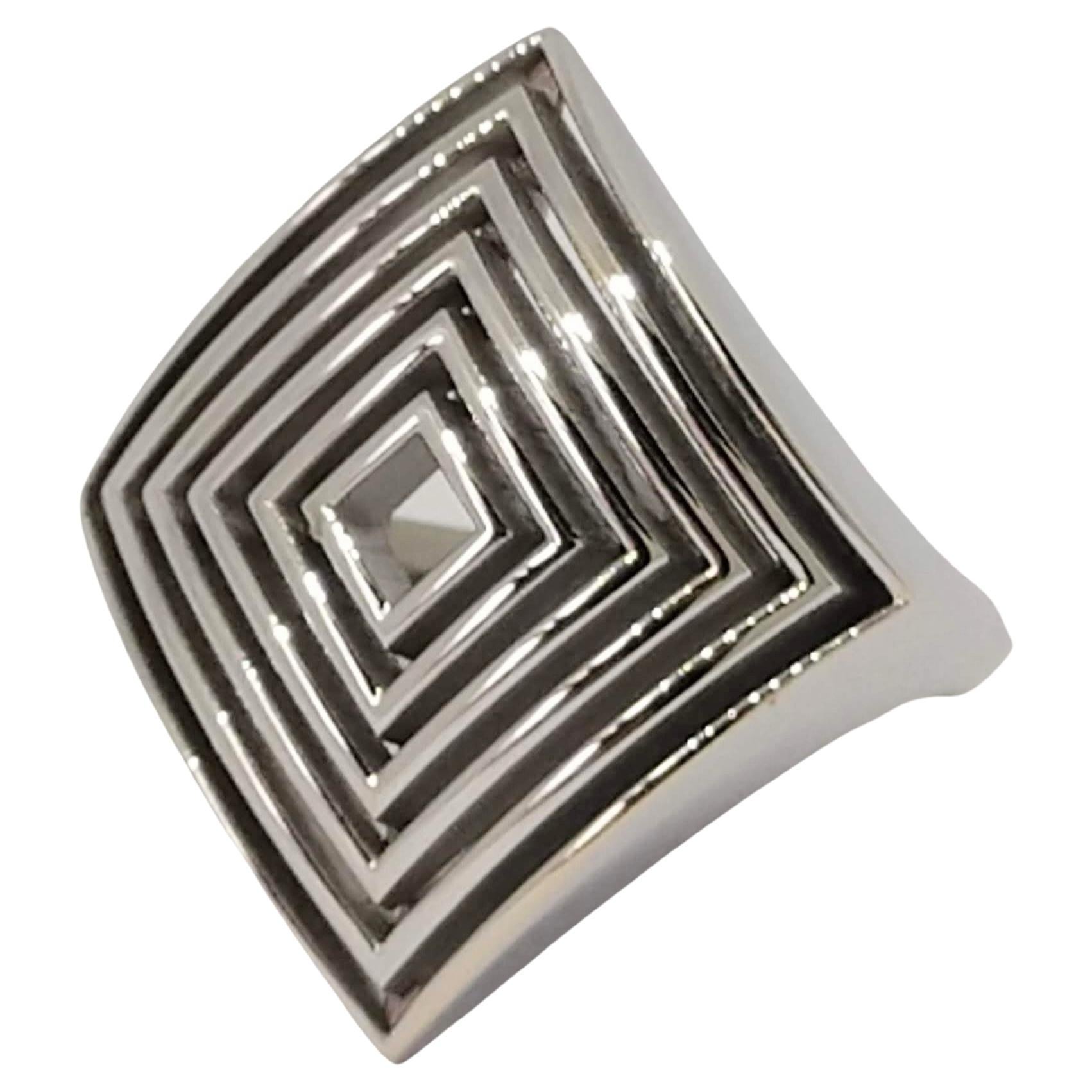 For Sale:  18 Karat White Gold Men's 10.5 Rhombus Rows Ring