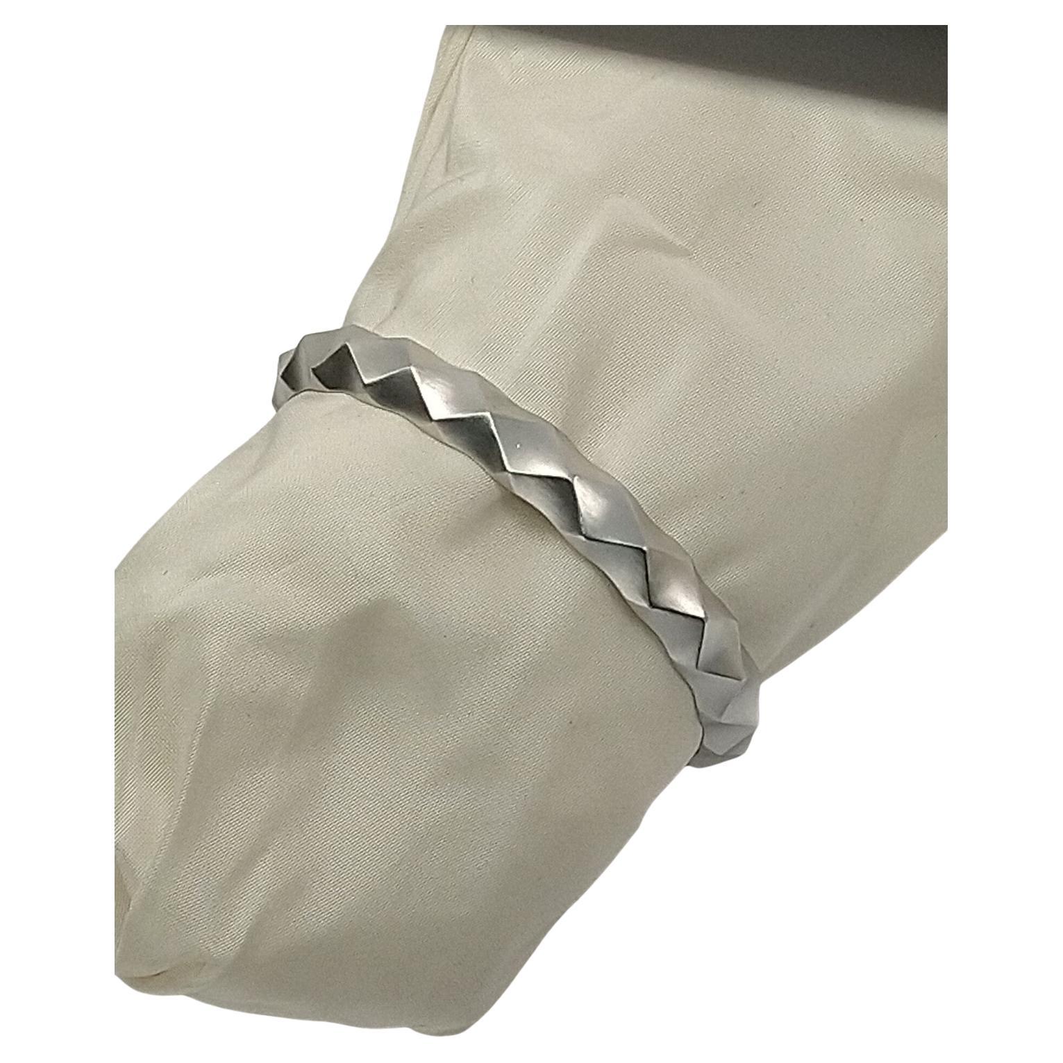 14 Karat White Gold Concave Rhombus Unisex Cuff Bracelet For Sale 1