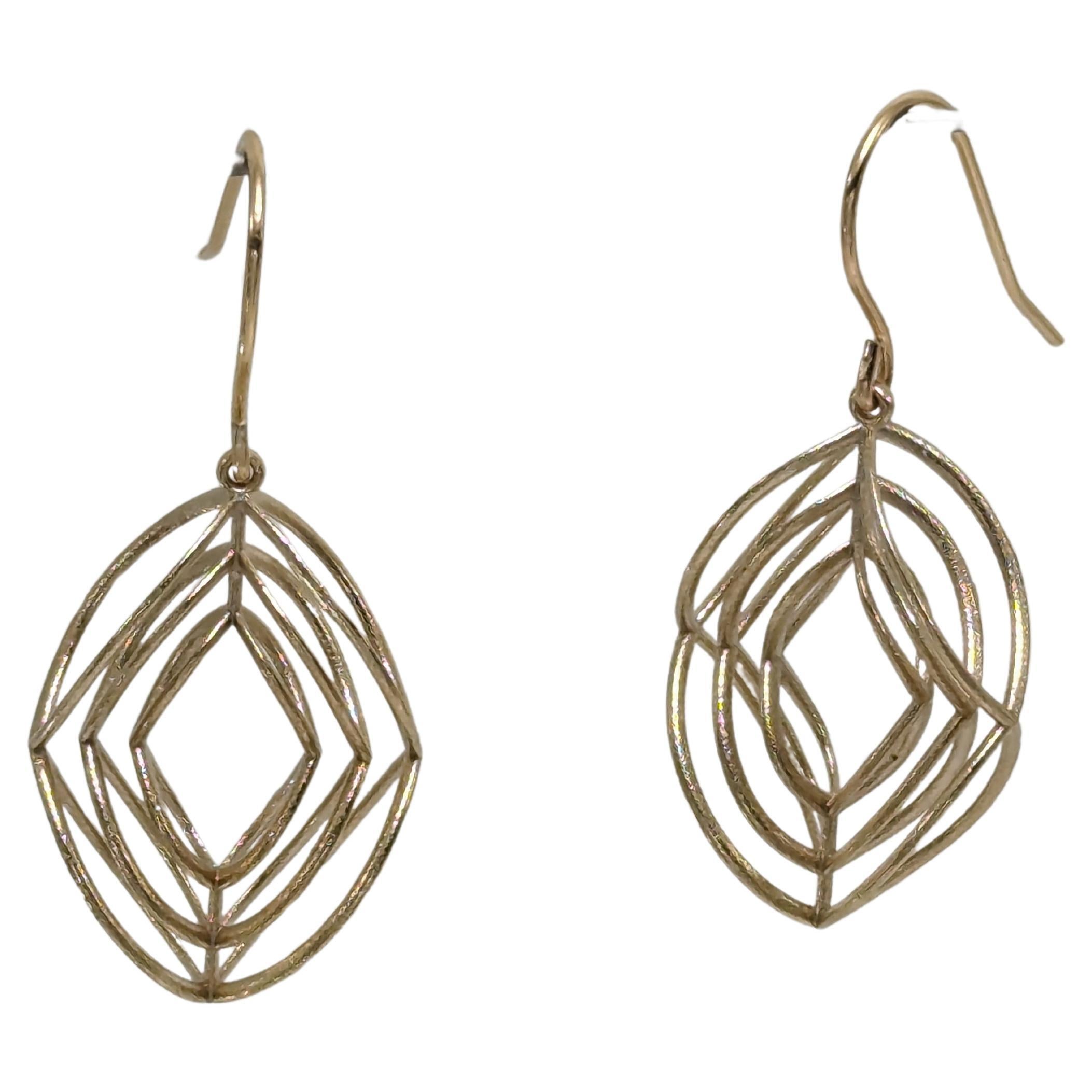 Contemporary 5 Karat Yellow Gold 3 Rhombus Earrings For Sale