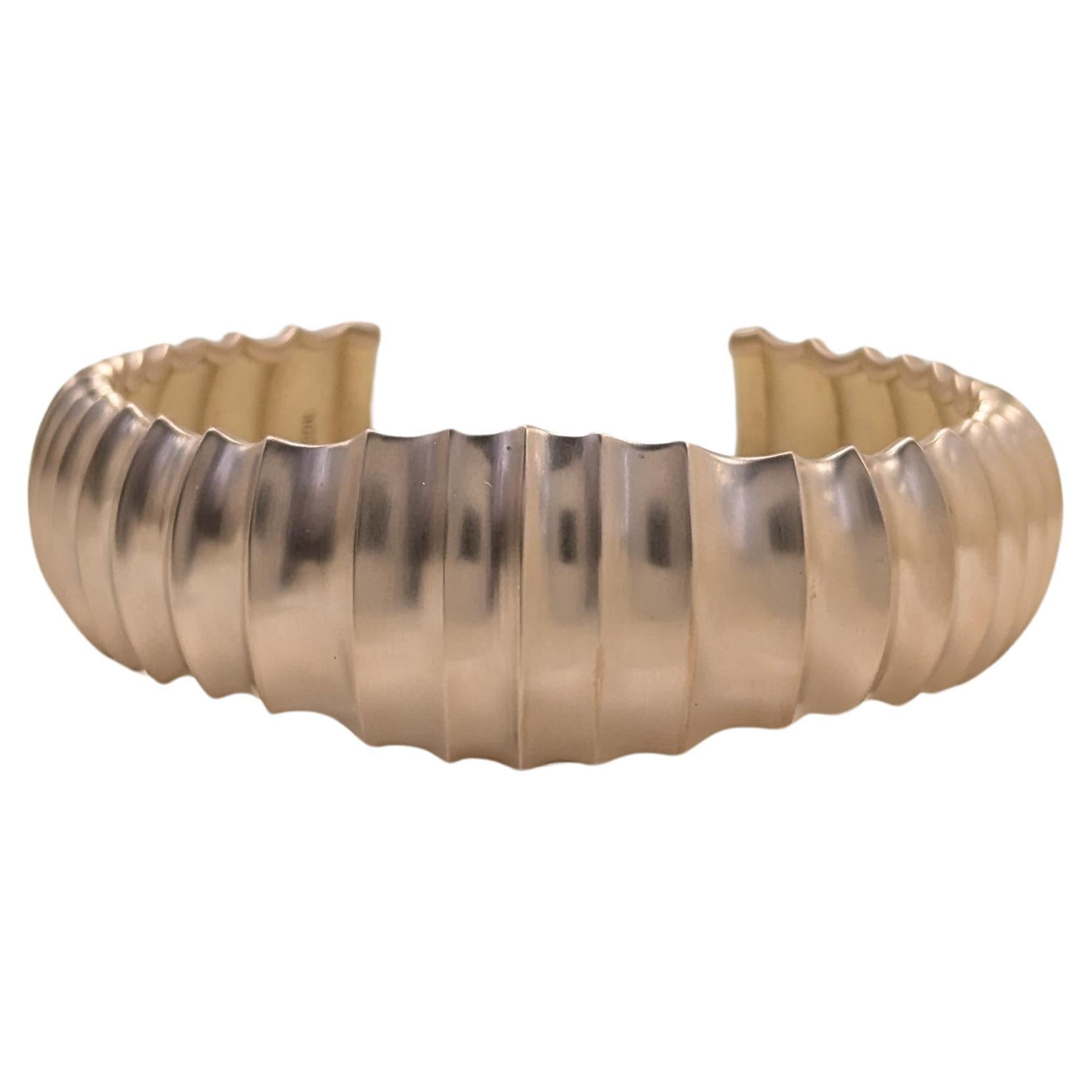 Contemporain Bracelet manchette large en or rose 20 carats avec vertèbres en vente