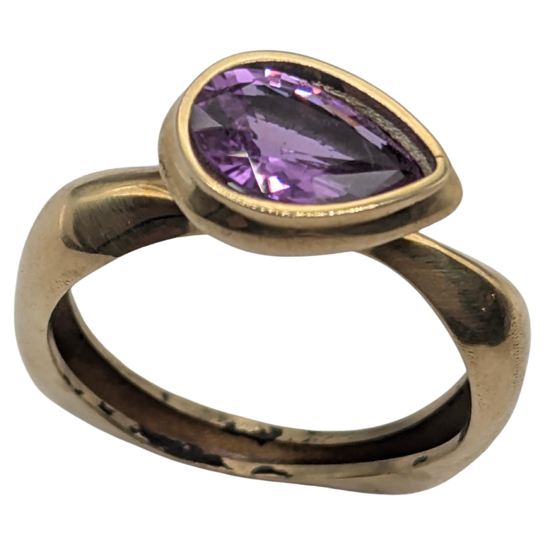 Or jaune 18 carats non chauffé 1,57 carat  Bague sculpture en saphir violet