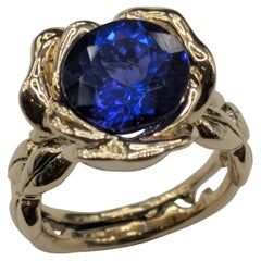 18 Karat Yellow Gold 5.33 Carat Tanzanite Rose Ring