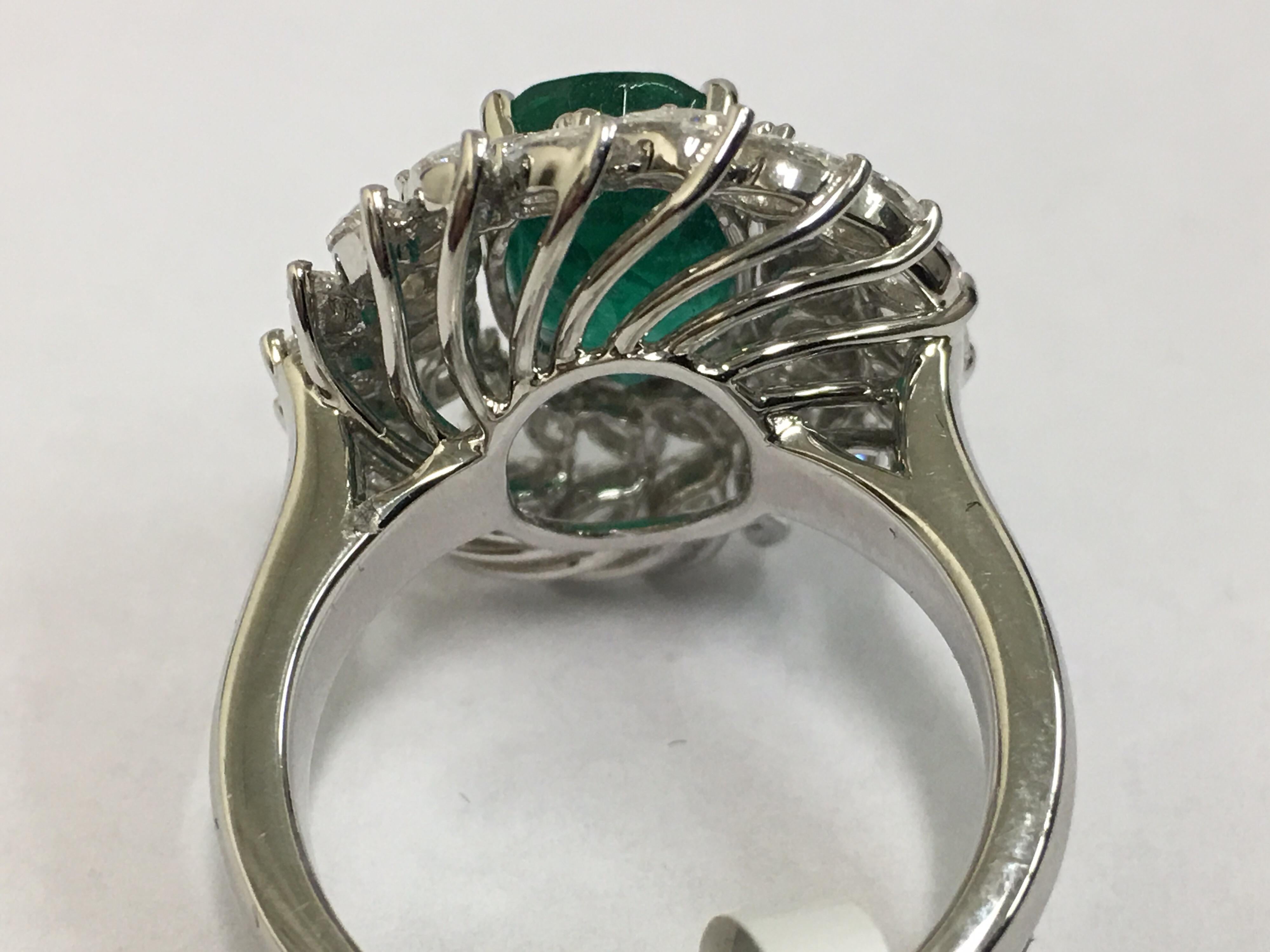 Women's Emerald and Diamonds Ring
