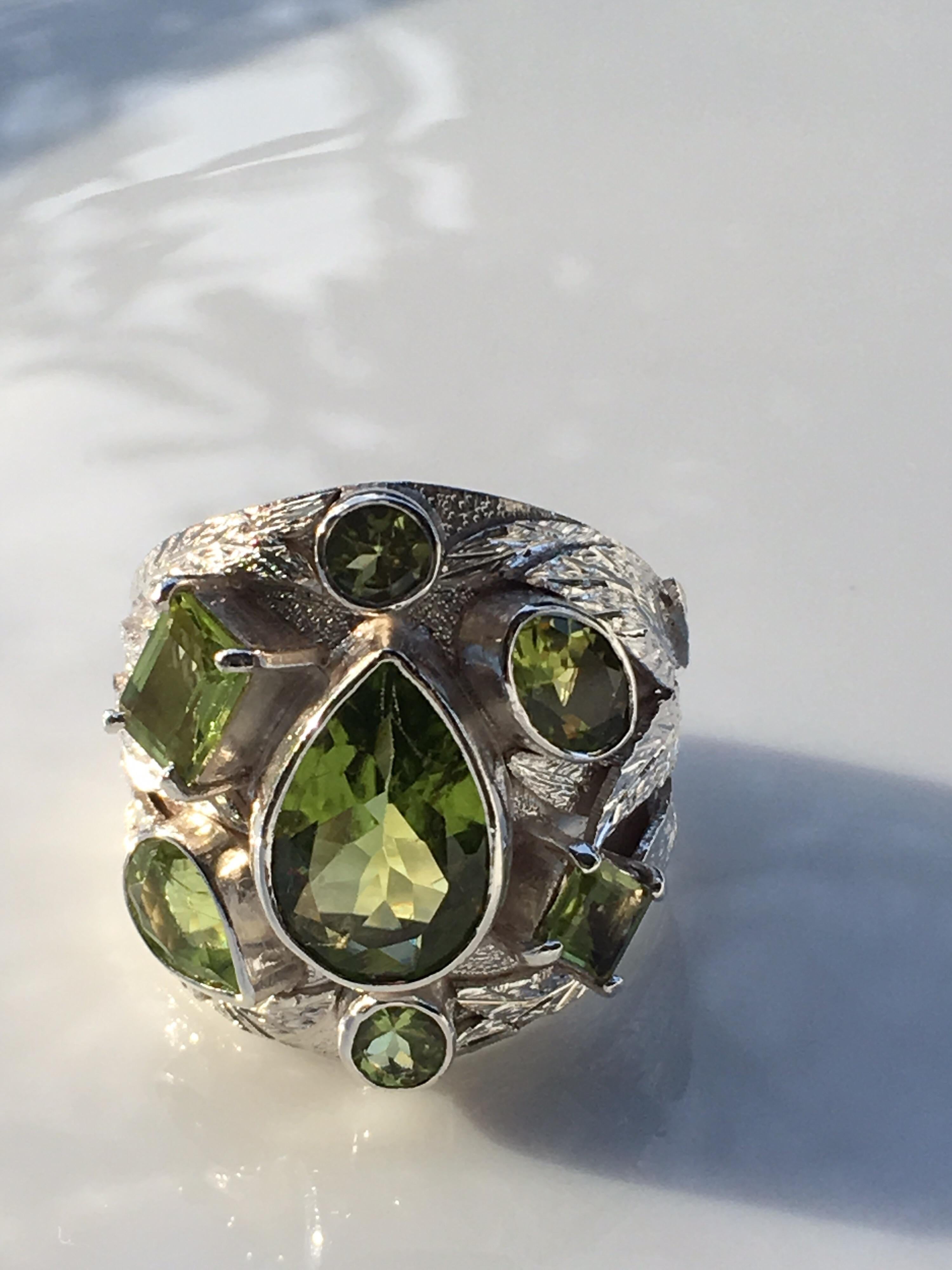 Peridot Cocktail Ring In New Condition In Trumbull, CT