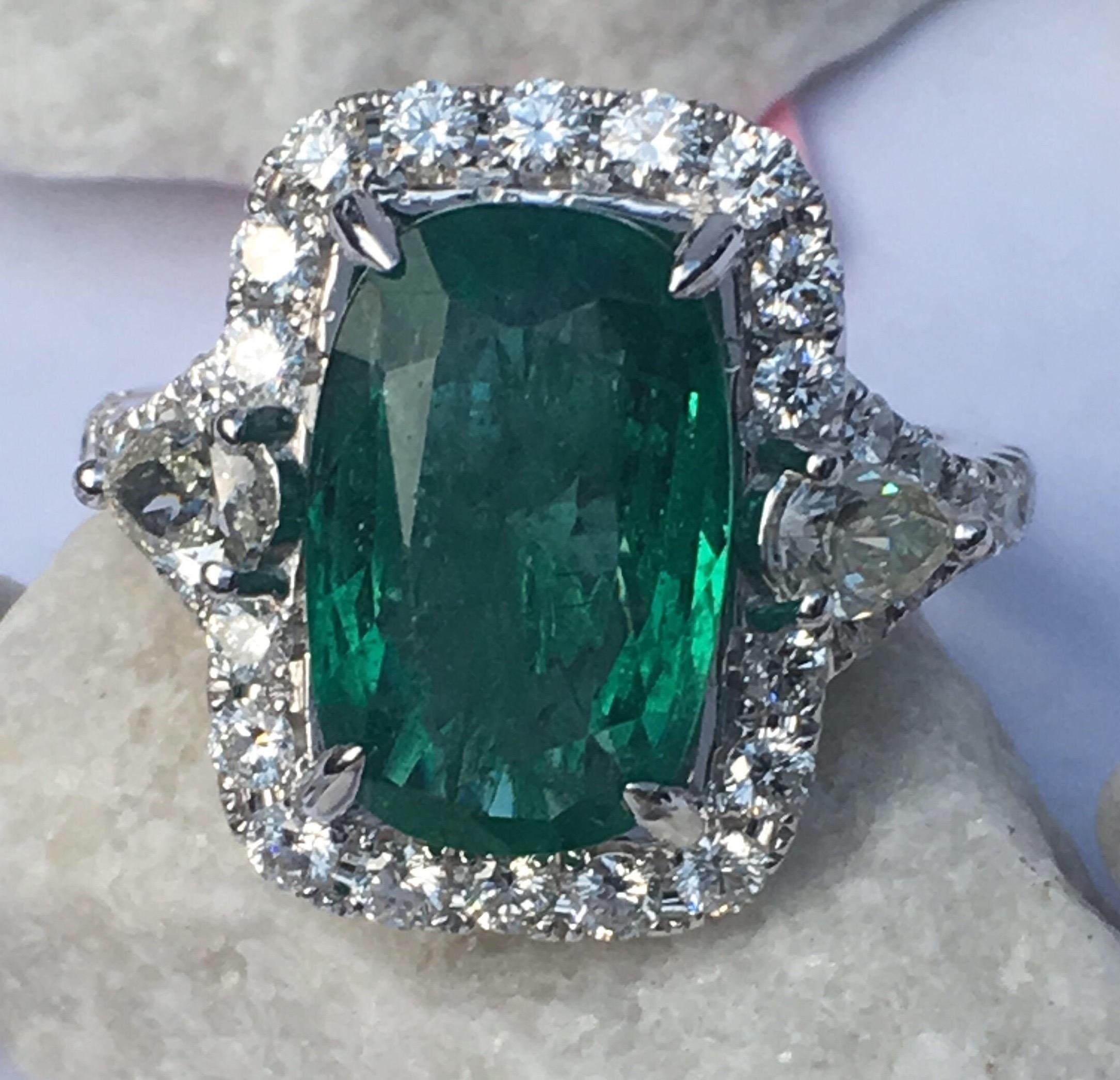 Contemporary Emerald Diamond Ring Set in 18 Karat White Gold