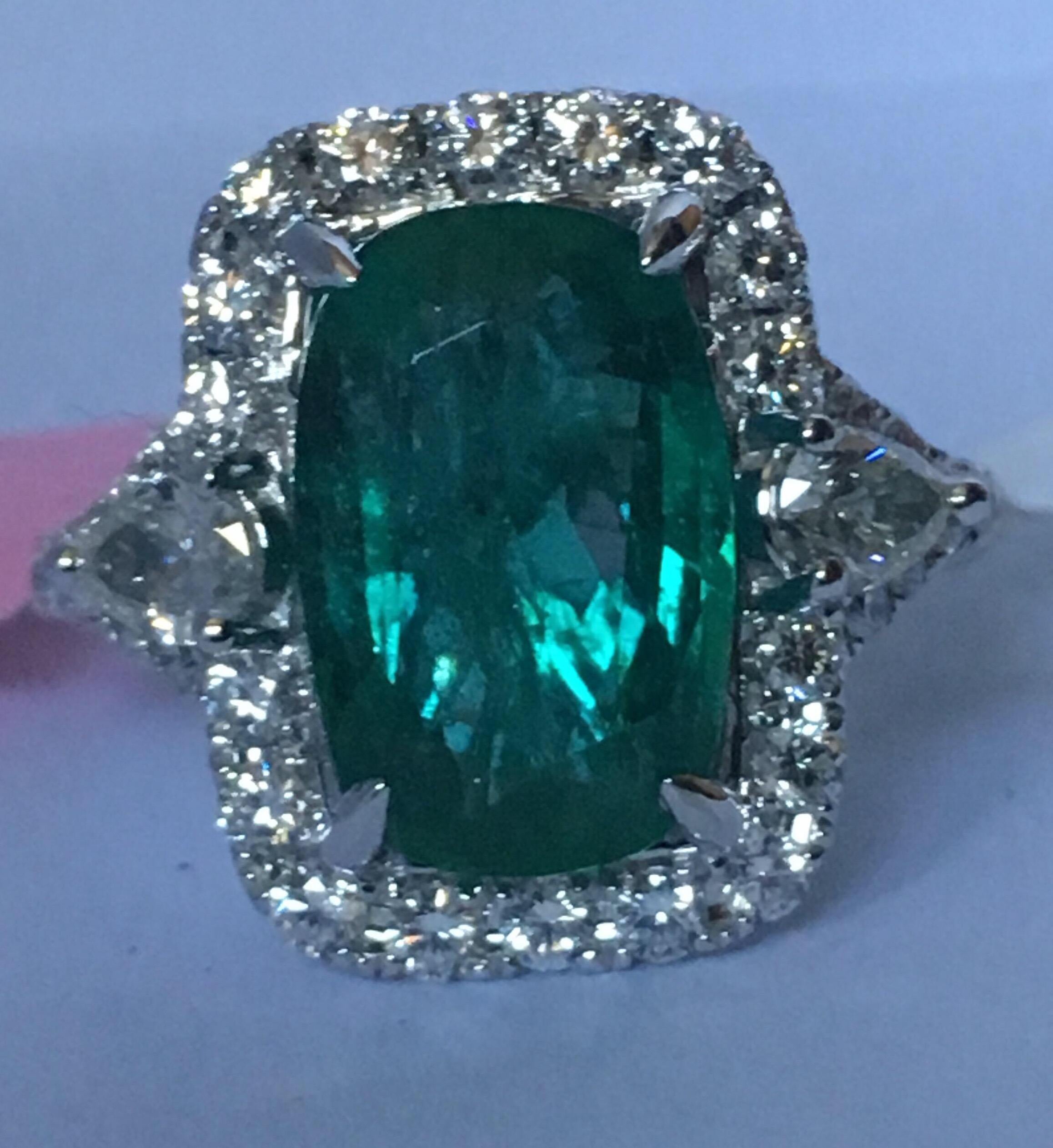 Women's Emerald Diamond Ring Set in 18 Karat White Gold