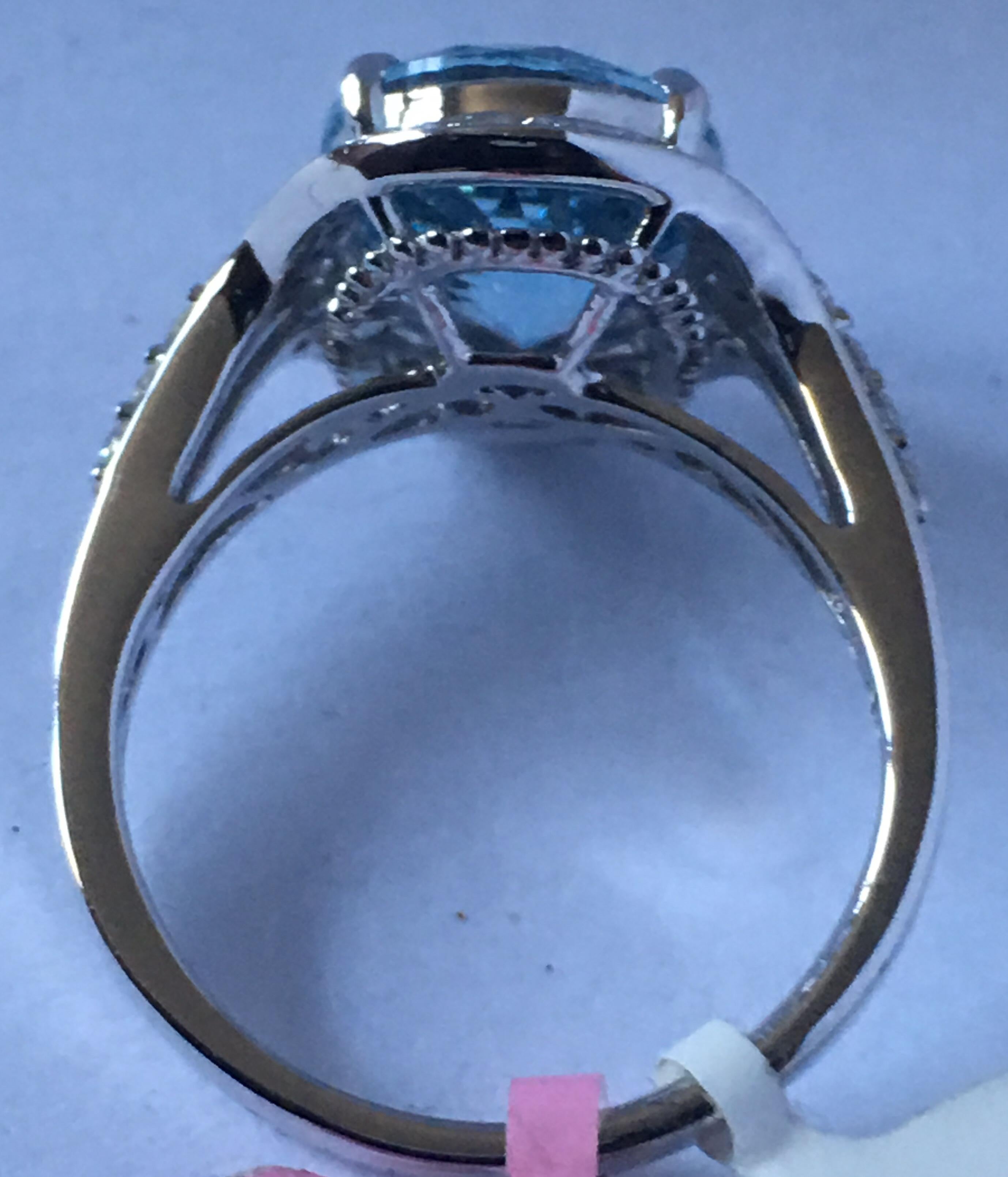 Oval Aquamarine and Diamond Ring Set in 18 Karat White Gold 3