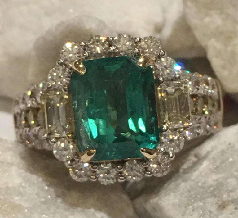 Emerald and Diamonds Ring For Sale at 1stDibs