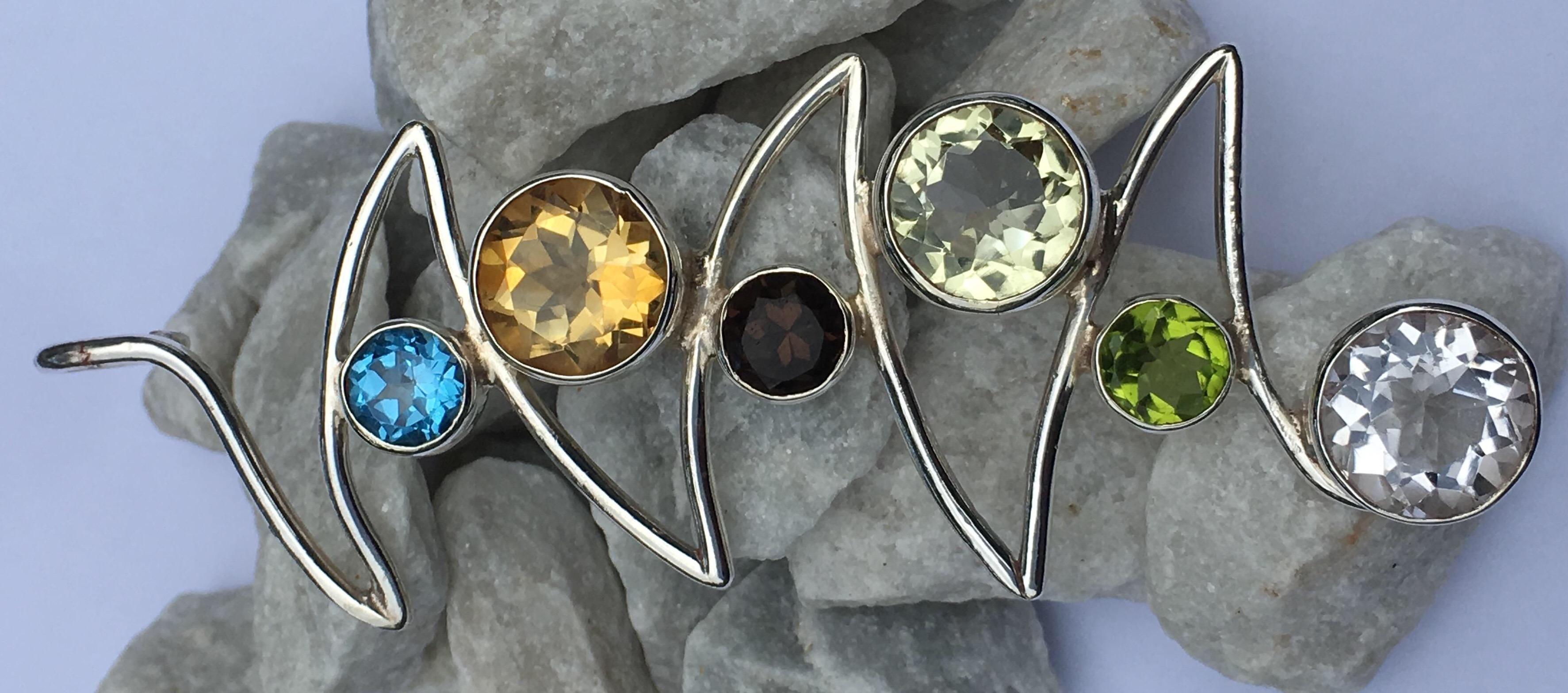 Ciondolo a forma di onda con sei pietre in argento Sterling in vendita 4
