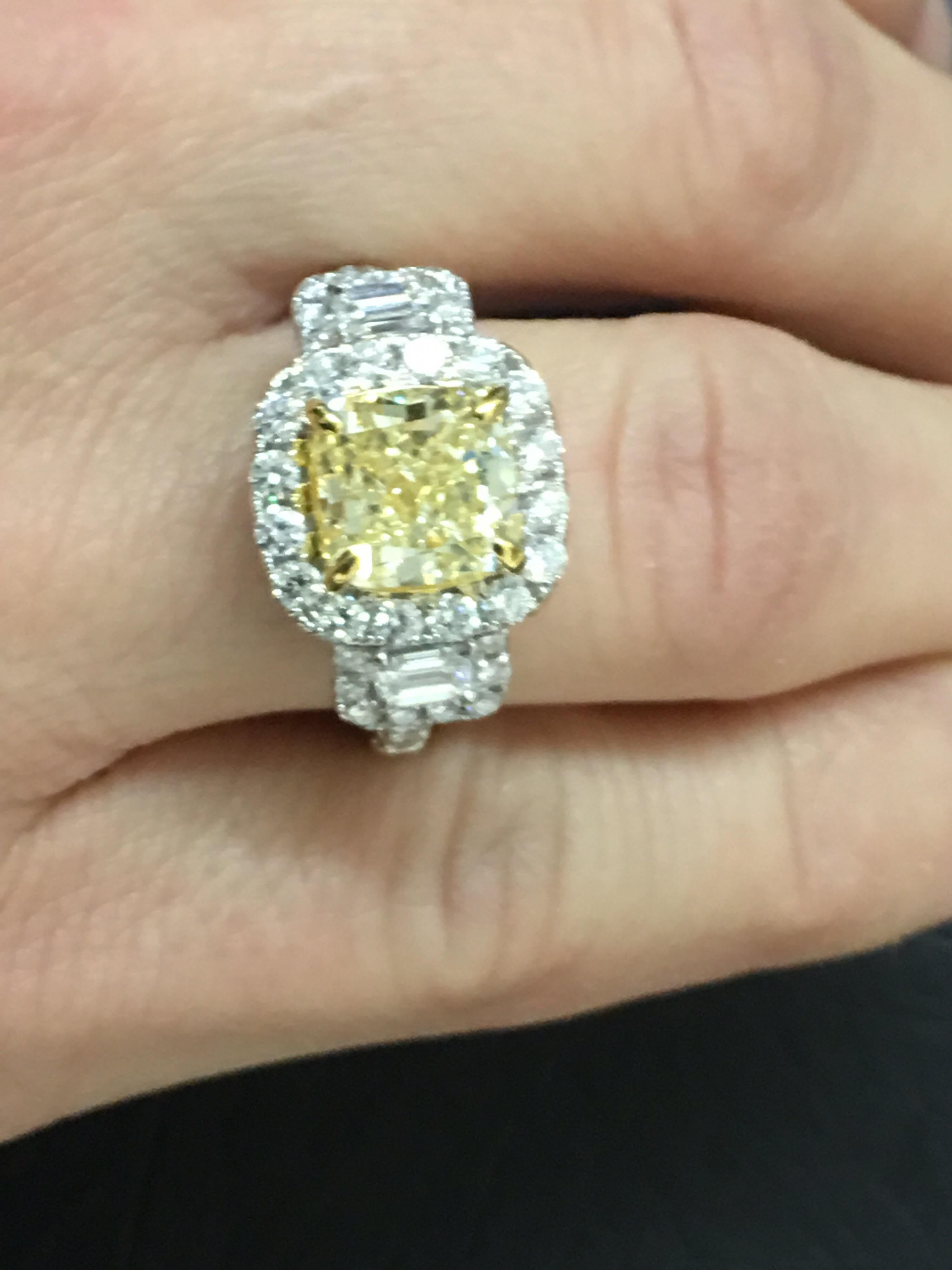 IGL Certified 3.00 Carat Yellow and White Diamond Ring 8