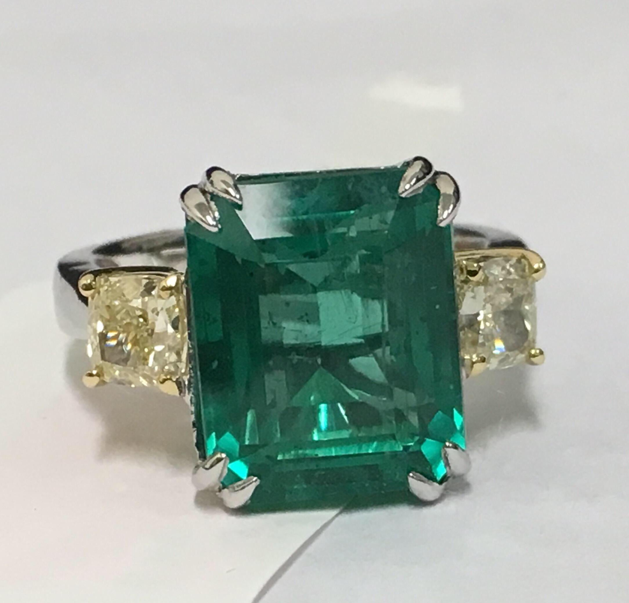 Emerald and Yellow Diamond Ring 4