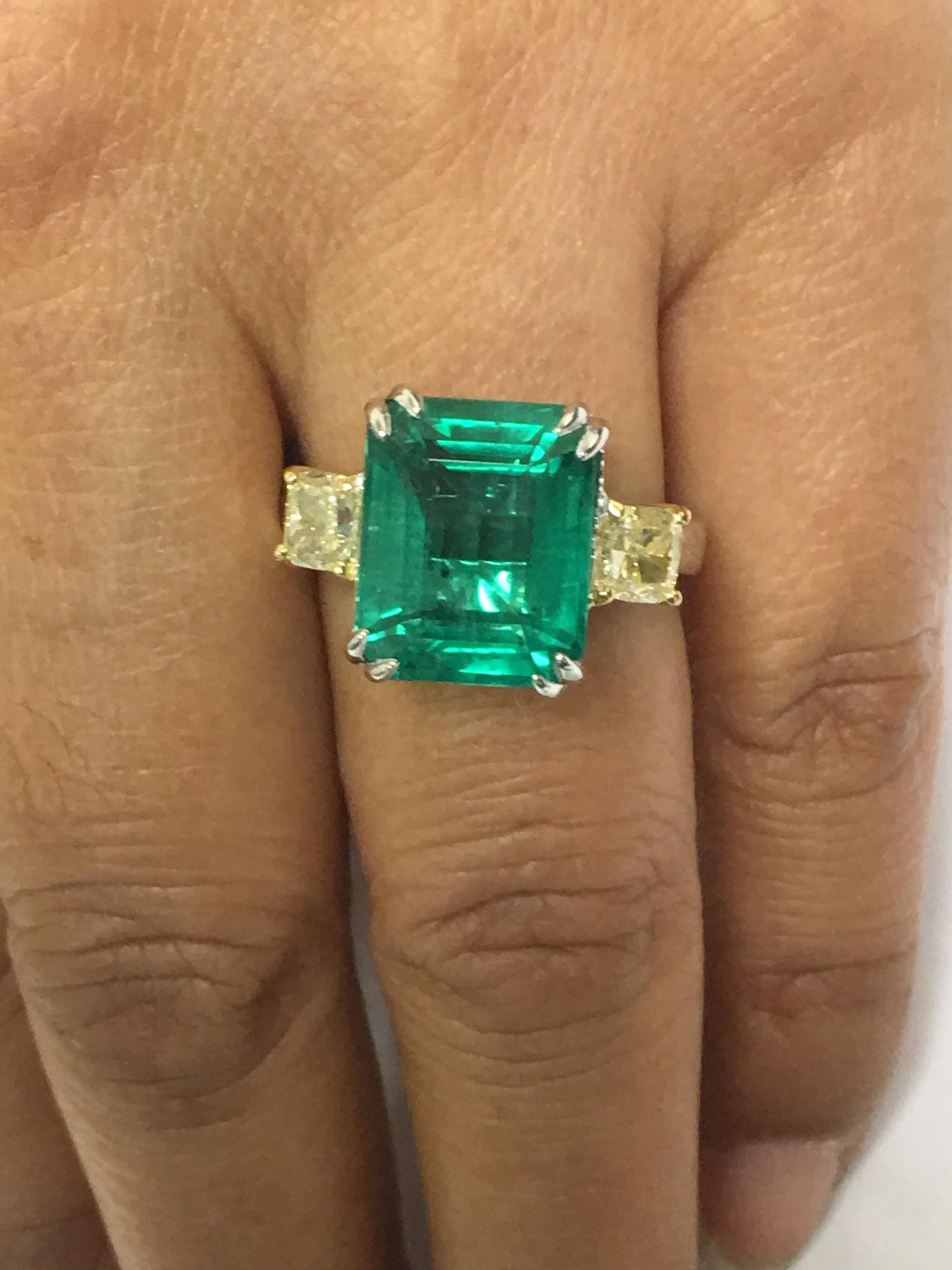 Emerald and Yellow Diamond Ring 8