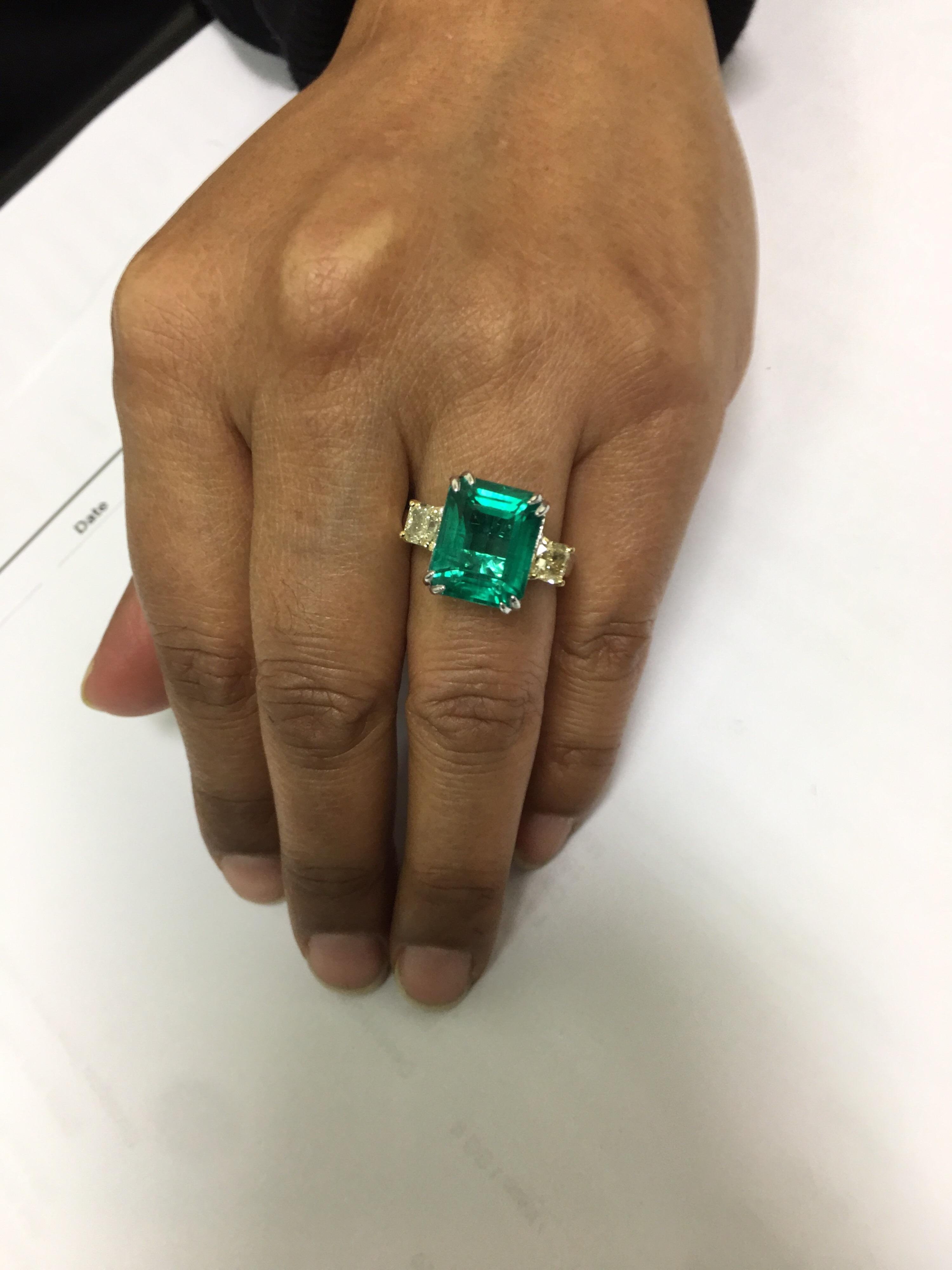 Emerald and Yellow Diamond Ring 10