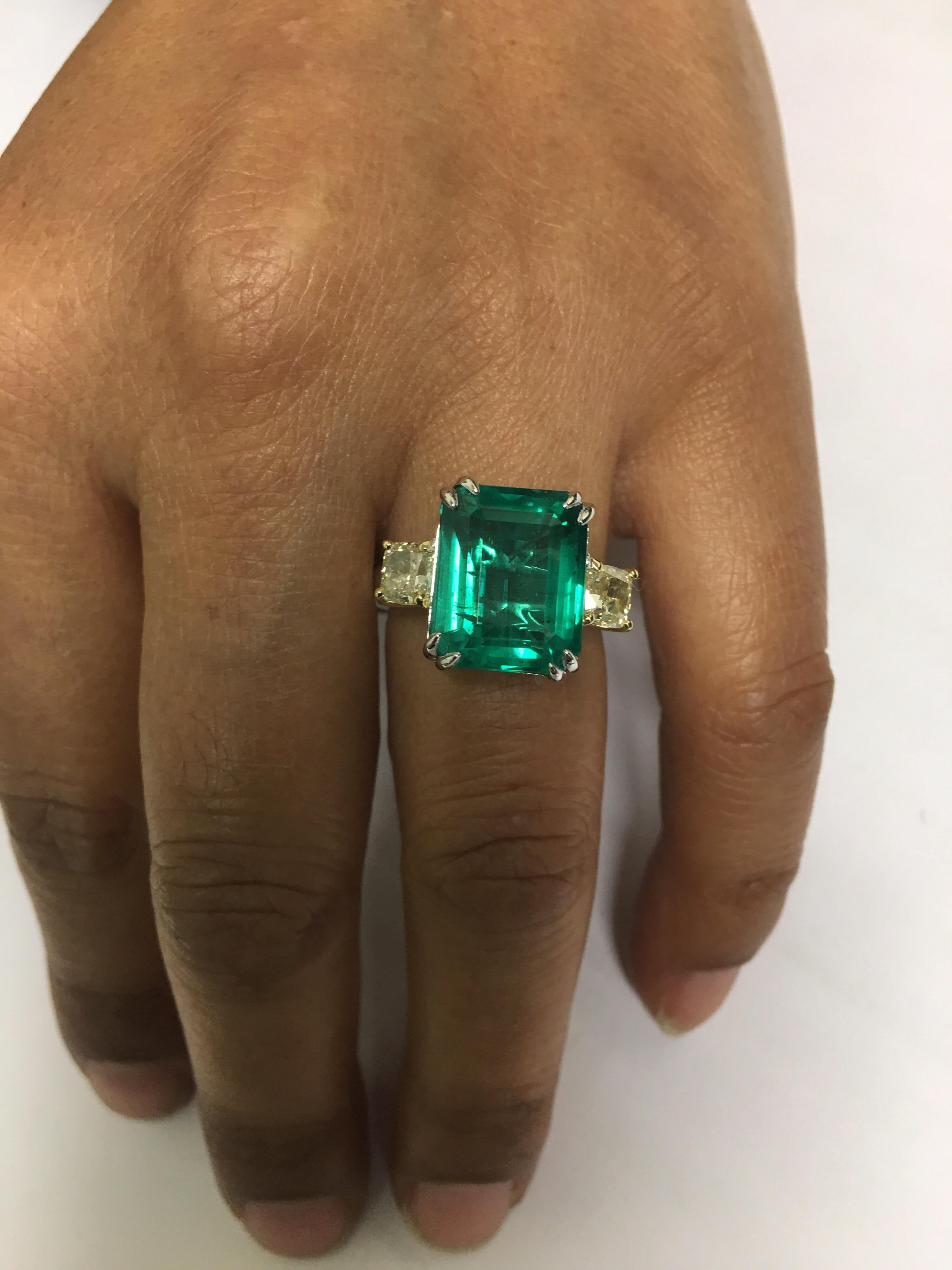 Emerald and Yellow Diamond Ring 11