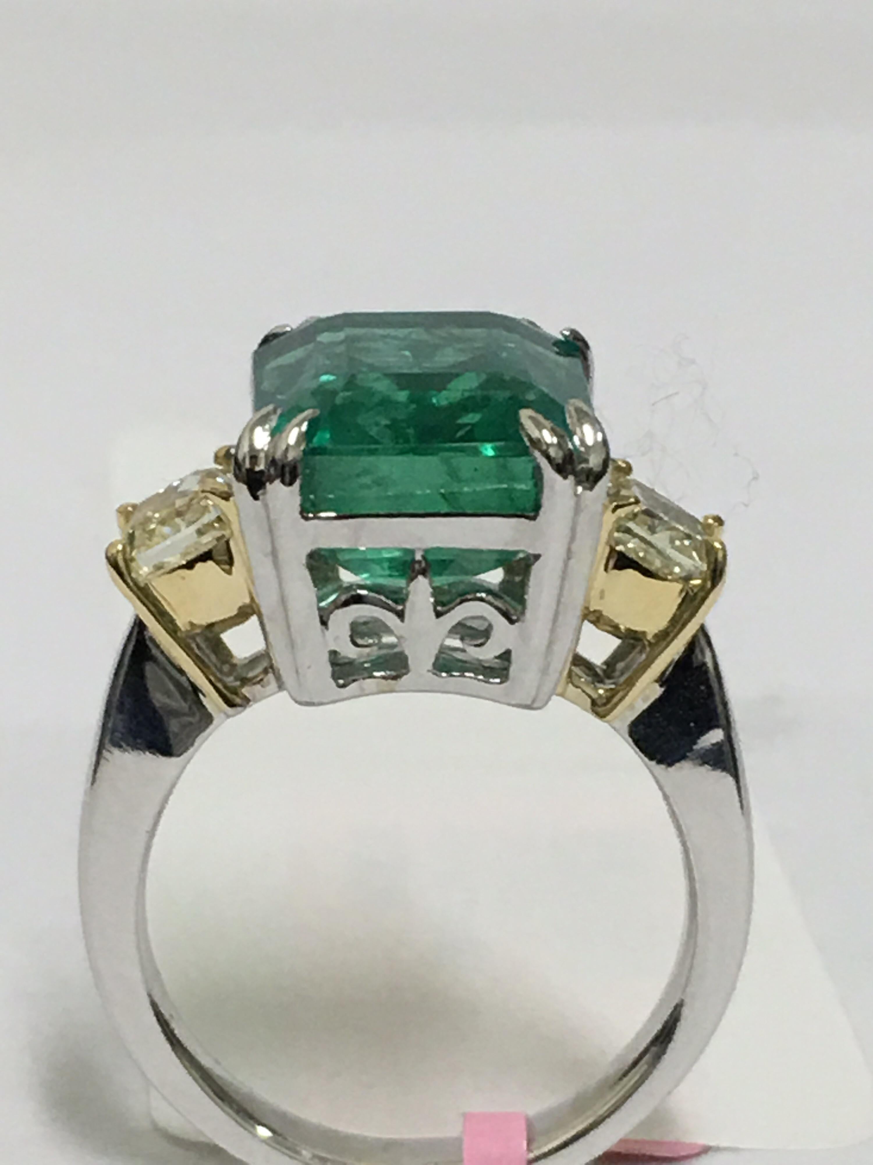 Emerald and Yellow Diamond Ring 6