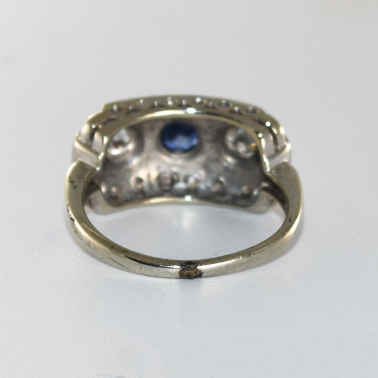 14K Weißgold Art Deco Saphir und Diamant Ring im Zustand „Hervorragend“ im Angebot in Laguna Beach, CA
