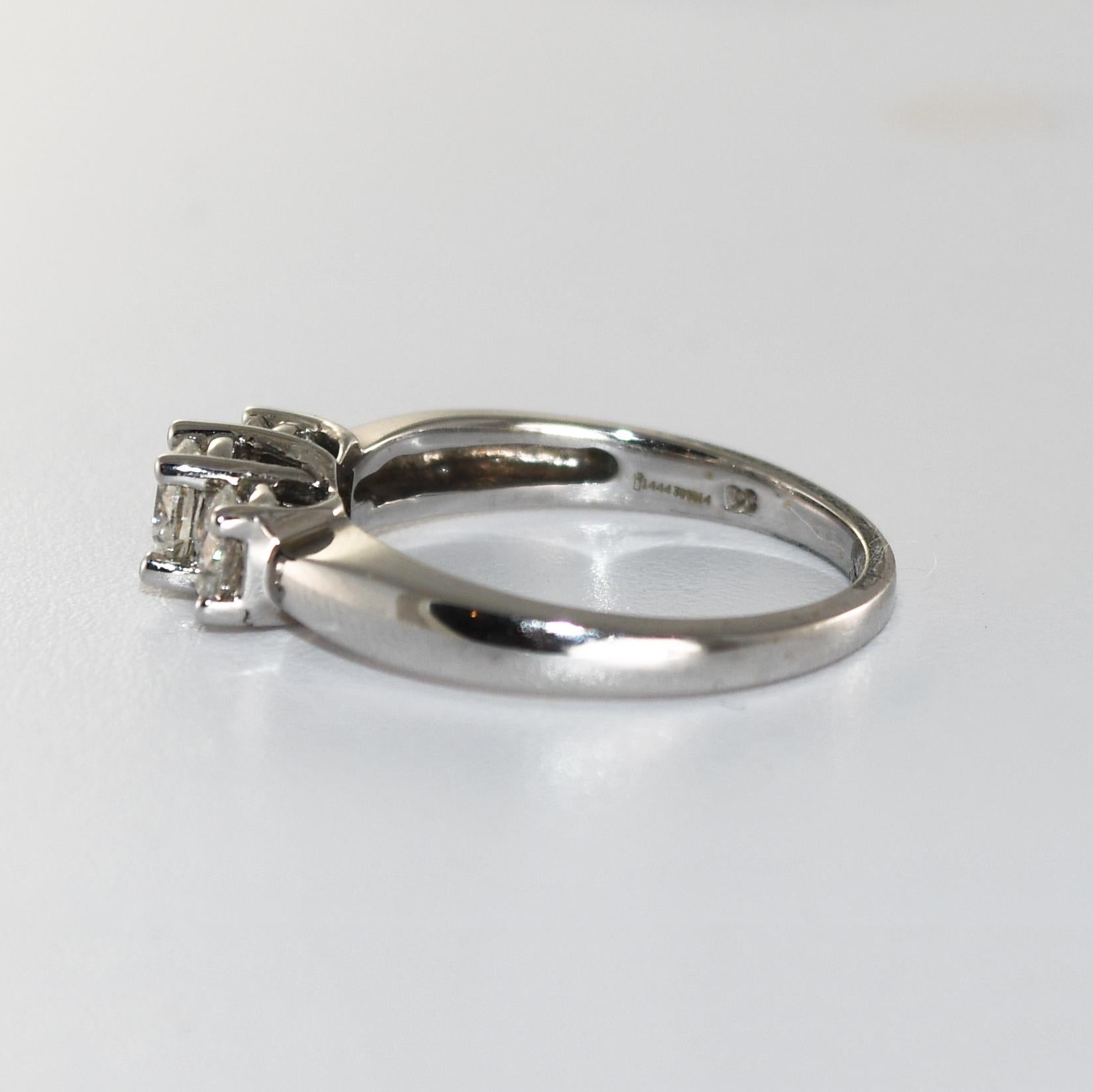 da uomo o donna Anello con tre pietre di diamante in oro bianco 14K 1,00ct in vendita