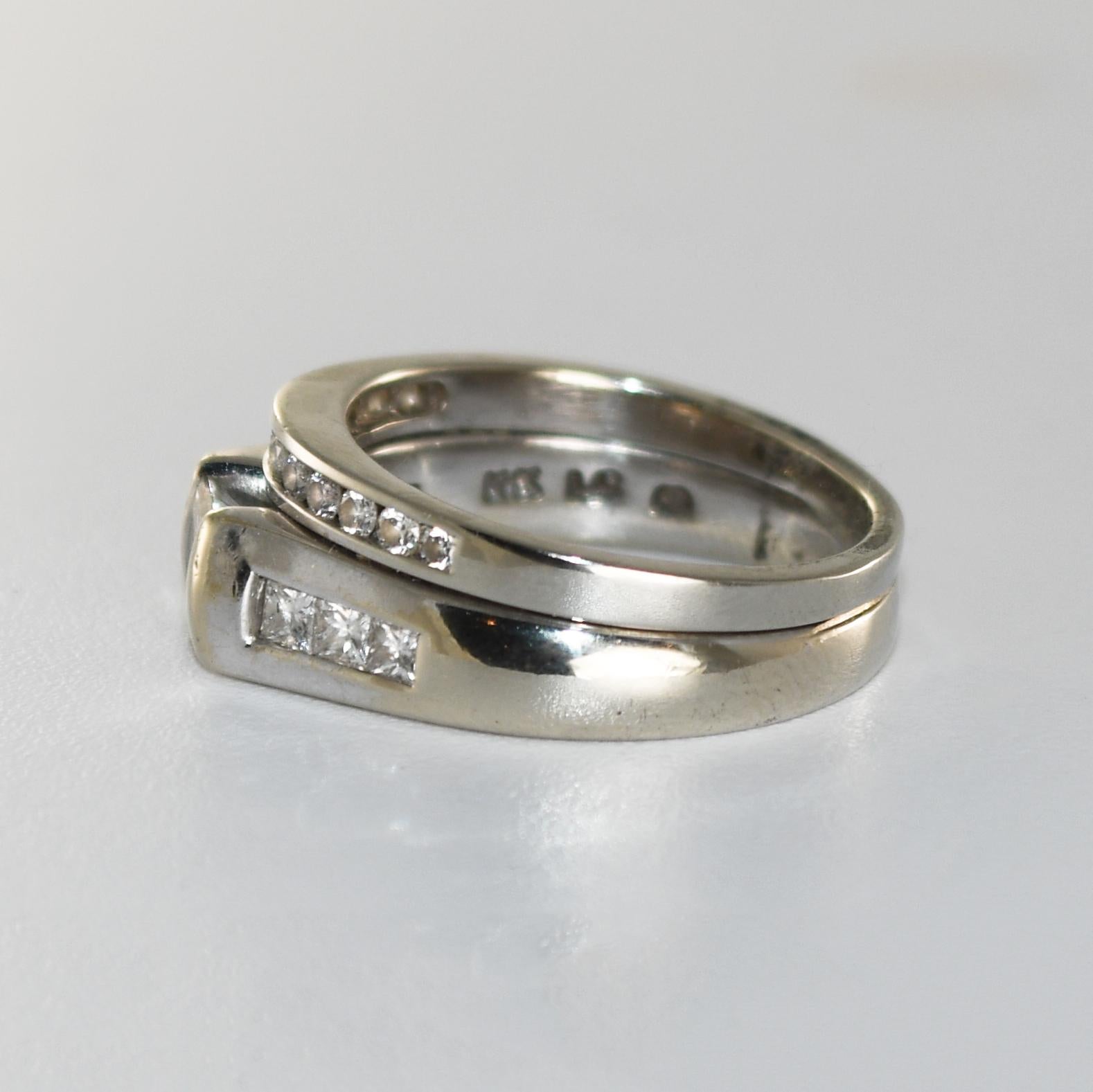 Bague en or blanc 14K certifiée AIG avec diamant taille princesse Unisexe en vente