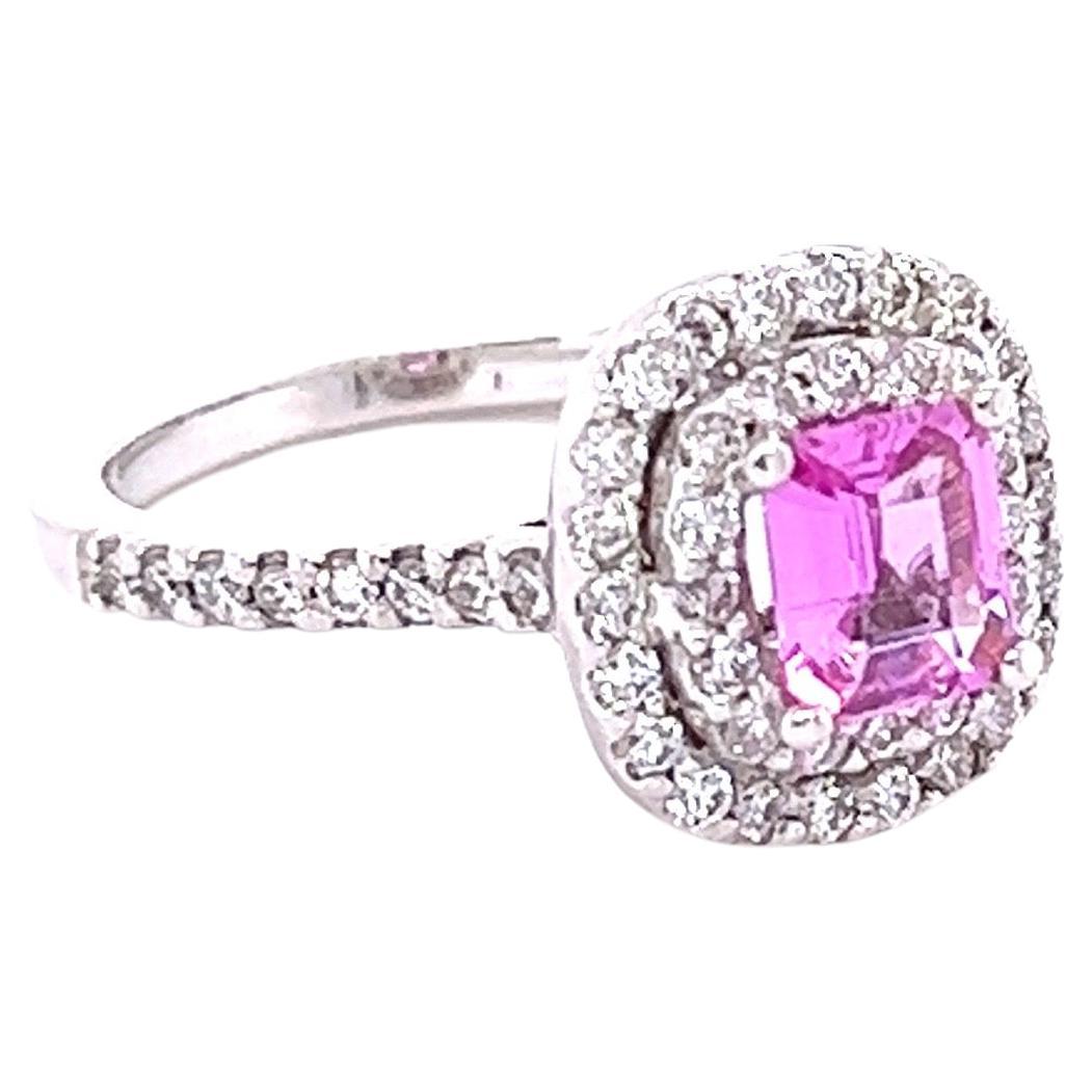 Dieser schöne Ring hat eine natürliche Emerald Cut Pink Sapphire, die 0,72 Karat wiegt und misst etwa 6 mm x 5 mm. Der rosafarbene Saphir ist GIA-zertifiziert und zeigt Anzeichen von Erwärmung gemäß den Industriestandards. Die GIA-Zertifikatsnummer