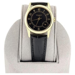 Patek Philippe Calatrava 5000J, 33 mm, schwarzes Zifferblatt, 18 Karat Gelbgold, neues Armband, Begleitheft