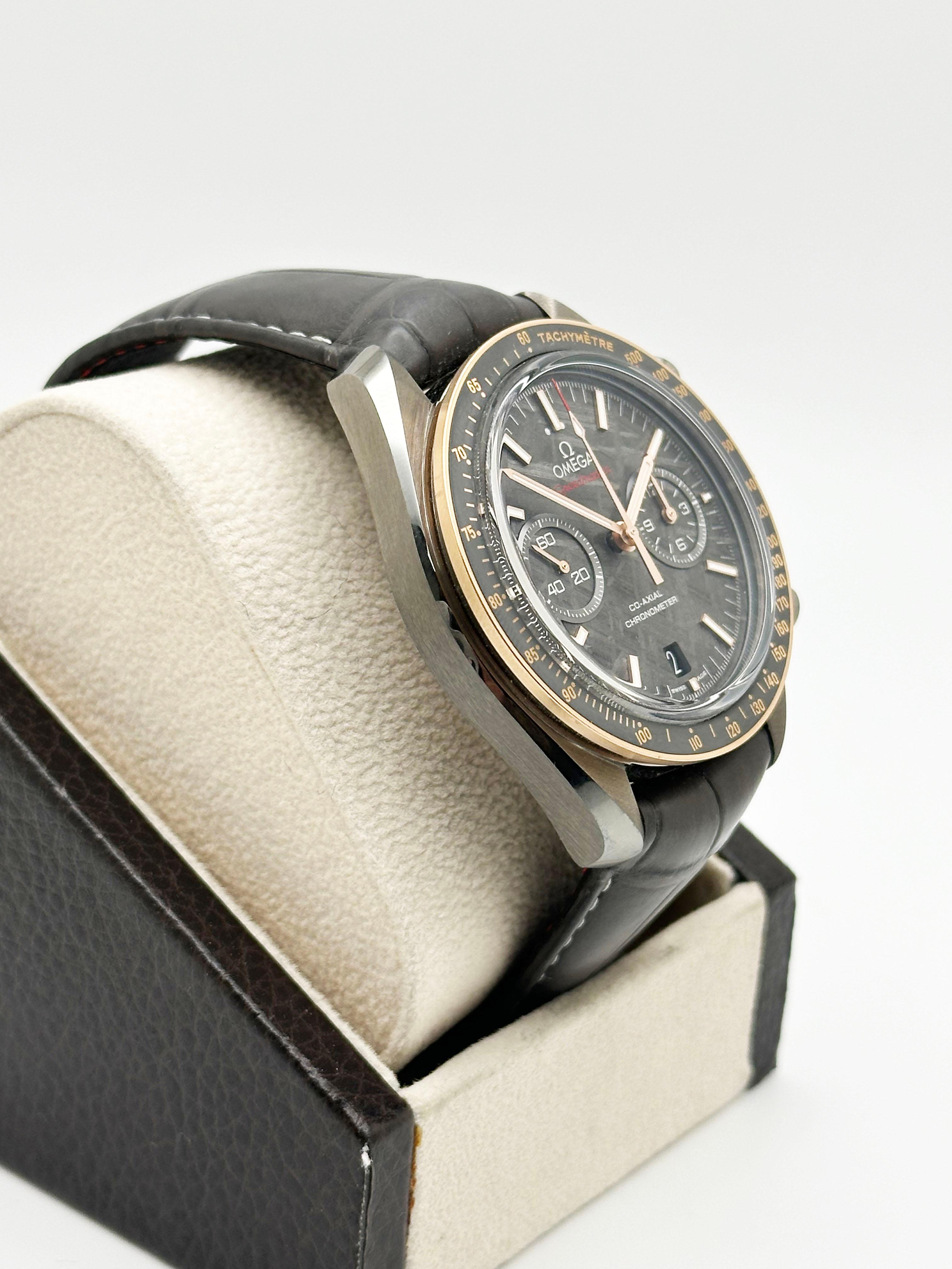 Omega Speedmaster Dark Side of the Moon Meteorite 311.63.44.51.99.001 Box Papier im Angebot 1