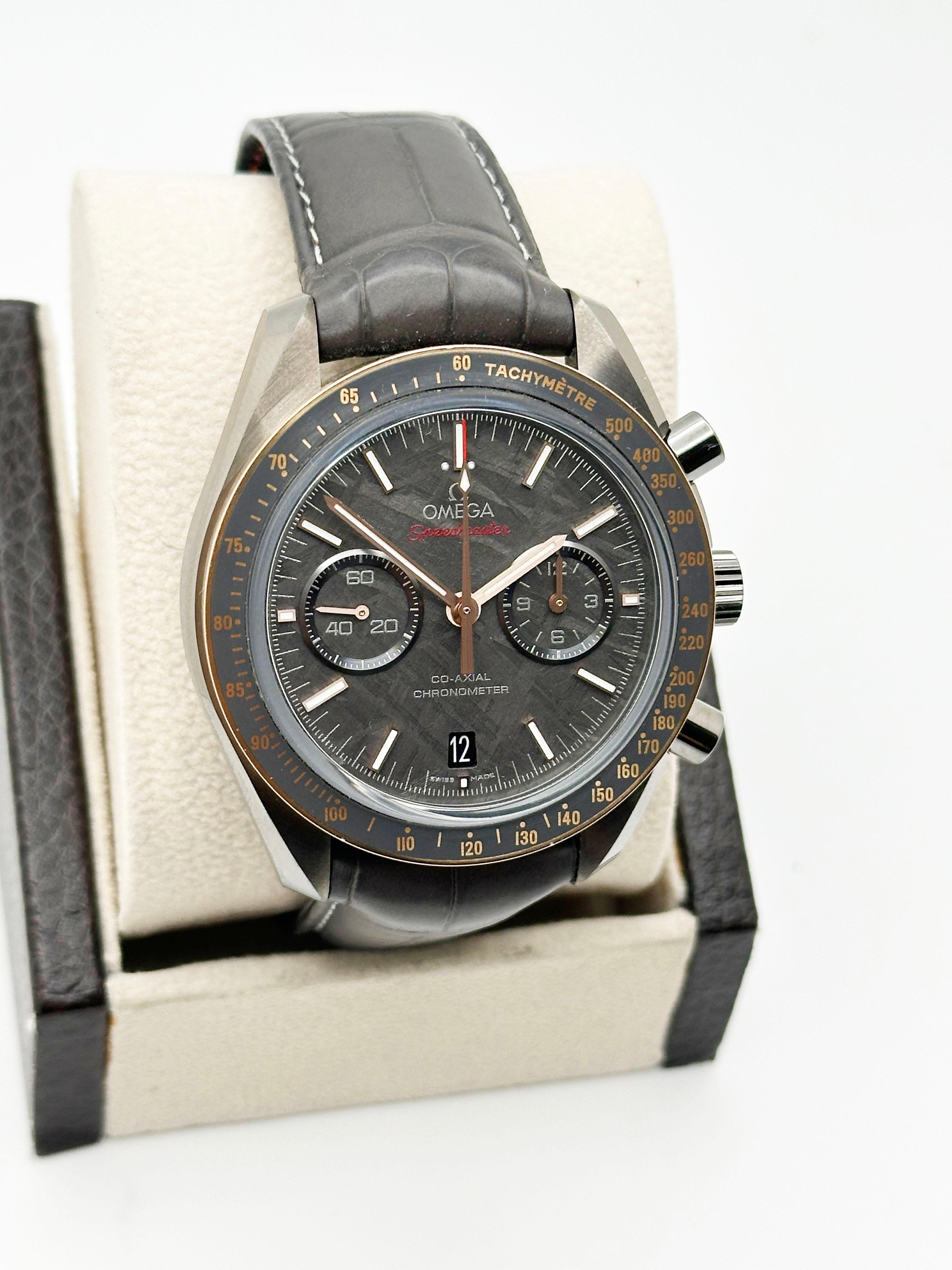Omega Speedmaster Dark Side of the Moon Meteorite 311.63.44.51.99.001 Box Papier Herren im Angebot