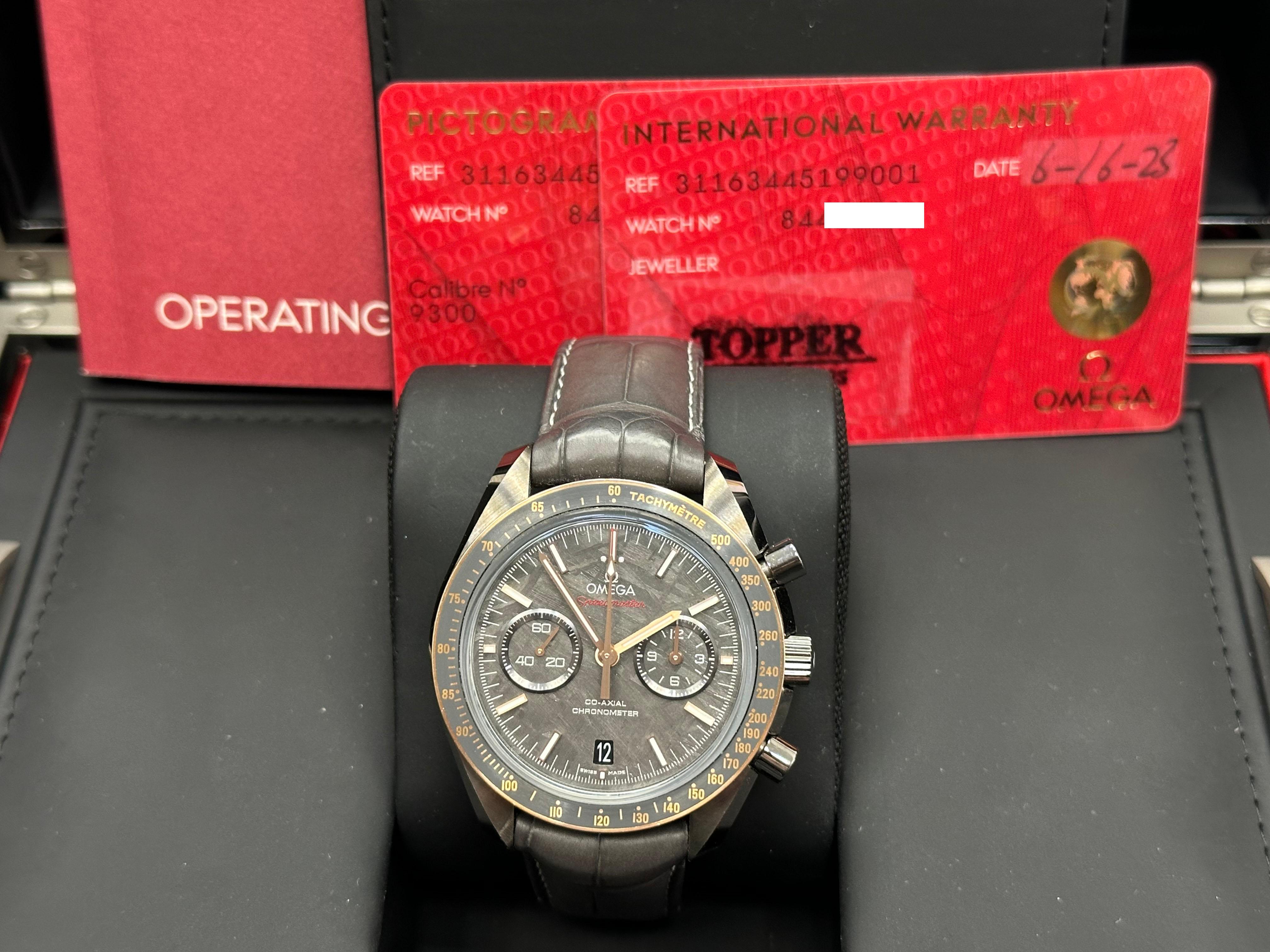Omega Speedmaster Dark Side of the Moon Meteorite 311.63.44.51.99.001 Box Papier im Angebot 7