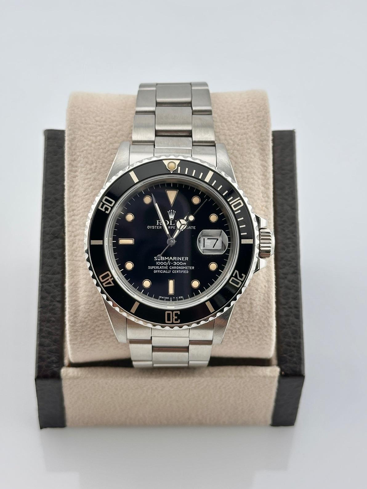 Numero di stile: 168000

Seriale: 9869***

Anno: 1987

Model: Rolex Submariner

Materiale della cassa: Acciaio inossidabile

Fascia: Acciaio inossidabile

Lunetta: nera

Quadrante: nero

Volto: Cristallo di zaffiro

Dimensioni della cassa: 40
