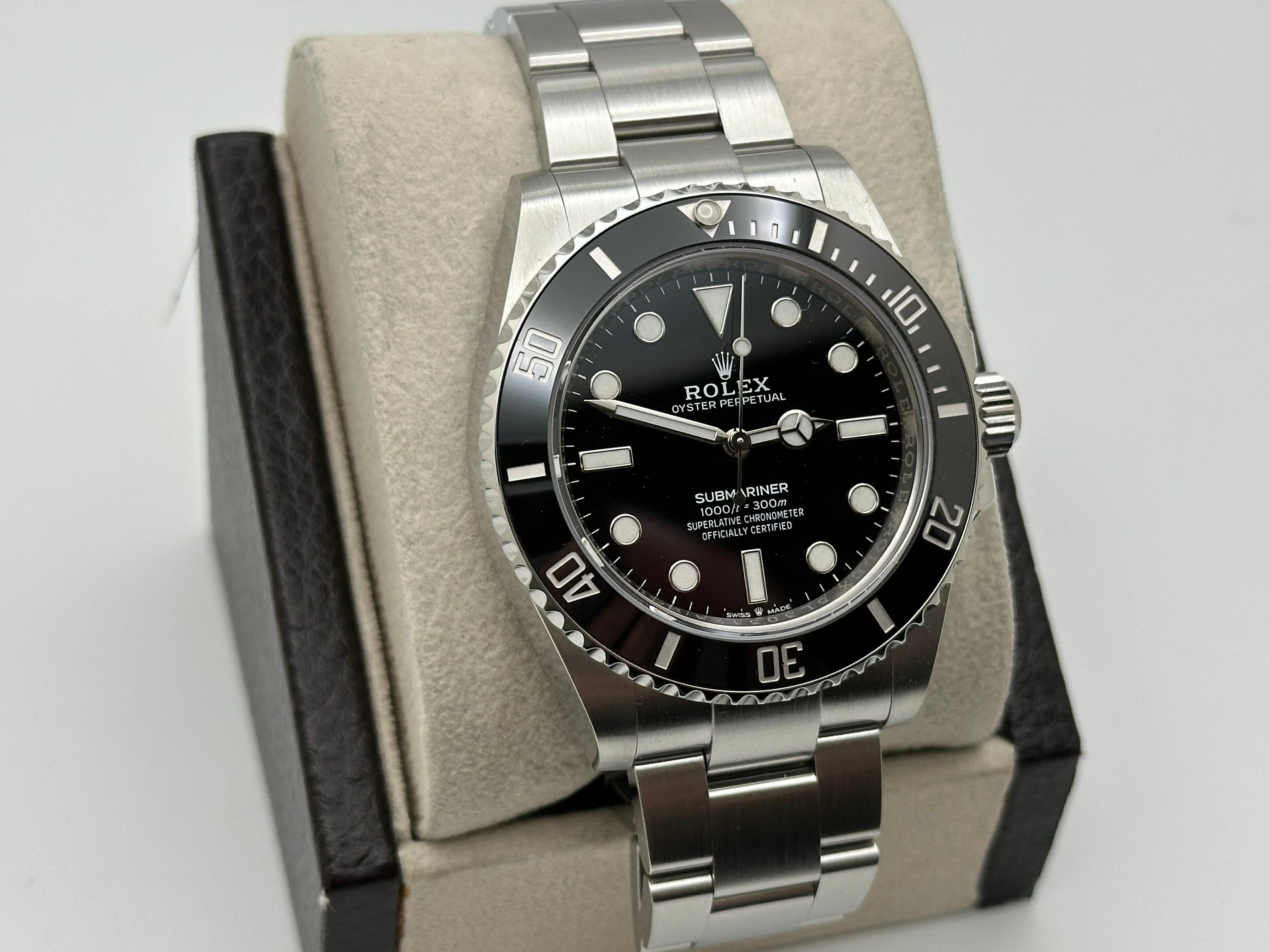 Stilnummer: 124060

Seriennummer: 5L303***

Jahr: 2021
 
Modell: Rolex Submariner (ohne Datum)
 
MATERIAL des Gehäuses: Rostfreier Stahl 
 
Band: Rostfreier Stahl 
  
Lünette: Schwarze Keramiklünette 
  
Zifferblatt: Schwarzes Zifferblatt 
