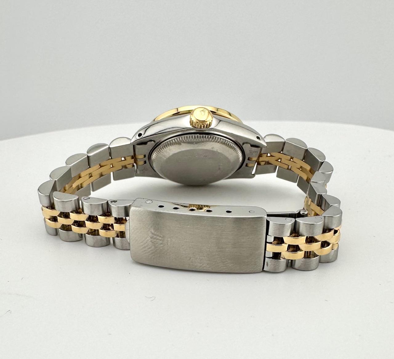 Rolex Ladies Datejust 69173 Weiß MOP Diamant Zifferblatt Smaragd Lünette Stahl 18K Gold Damen im Angebot