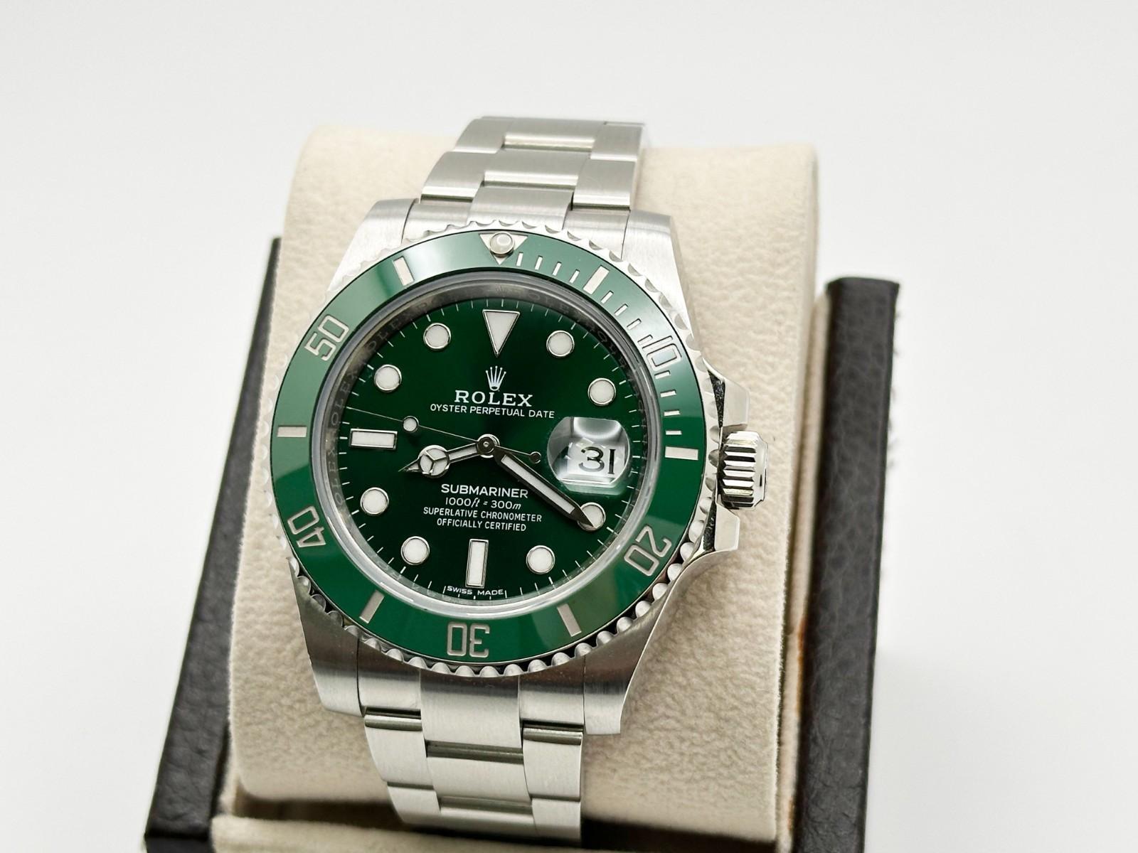 Numero di stile: 116610LV



Seriale: 77S48***



Anno: 2017

 

Model: Rolex Submariner (Hulk)

 

Materiale della cassa: Acciaio inossidabile 

 

Fascia: Acciaio inossidabile 

  

Lunetta: lunetta in ceramica verde 

  

Quadrante: Greene &
