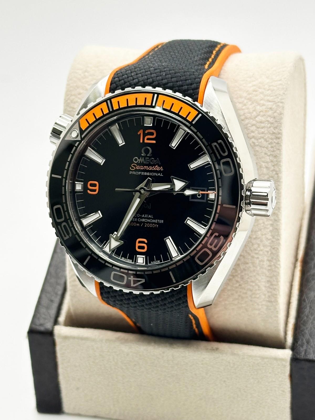 Omega Seamaster Planet Ocean 600m 215.32.44.21.01.001 Caja inoxidable Papel 2023 en Excelente estado para la venta en San Diego, CA
