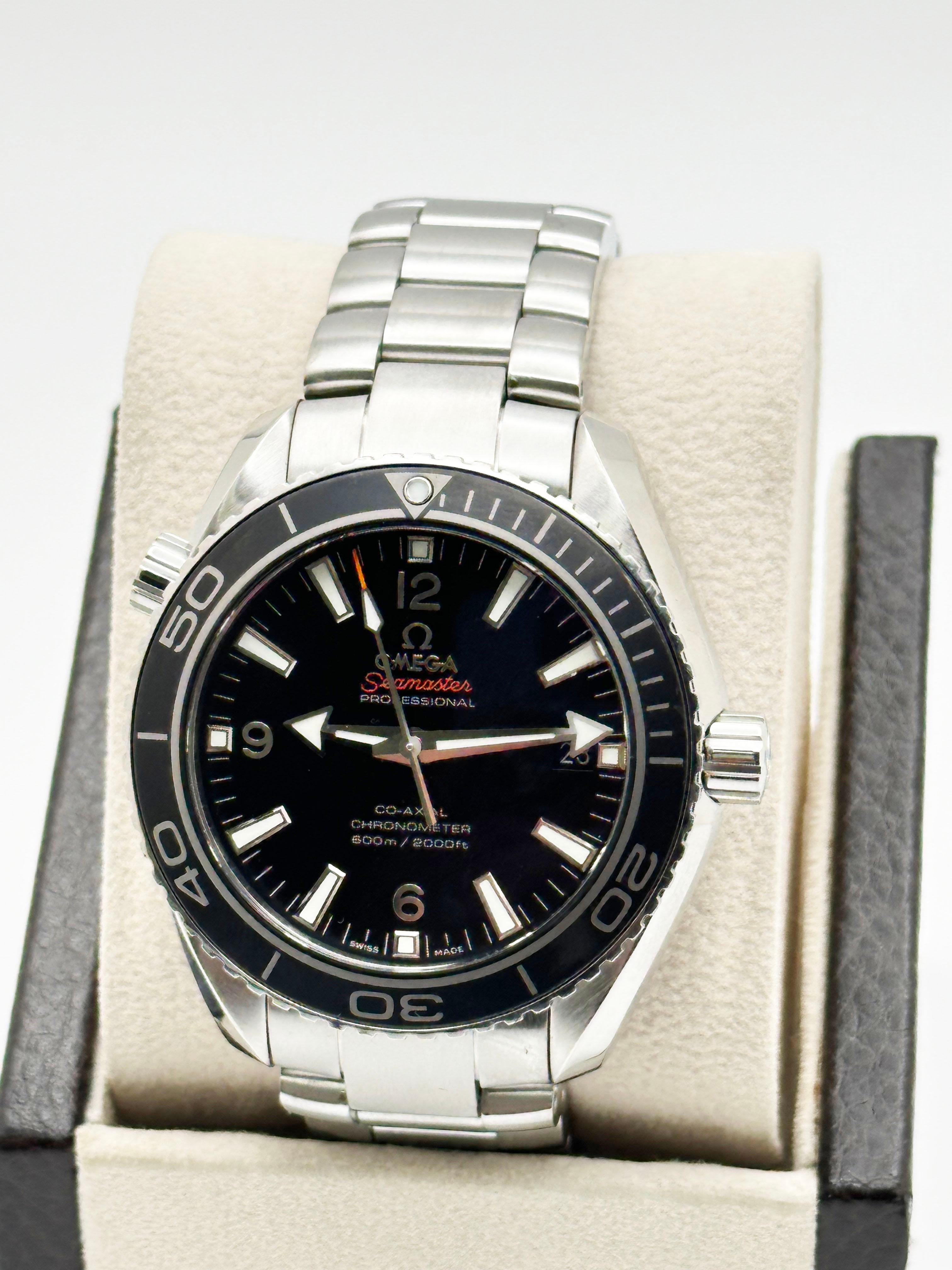 Omega Seamaster Planet Ocean 232.30.42.21.01.001 Scatola di carta in acciaio inossidabile In condizioni ottime in vendita a San Diego, CA