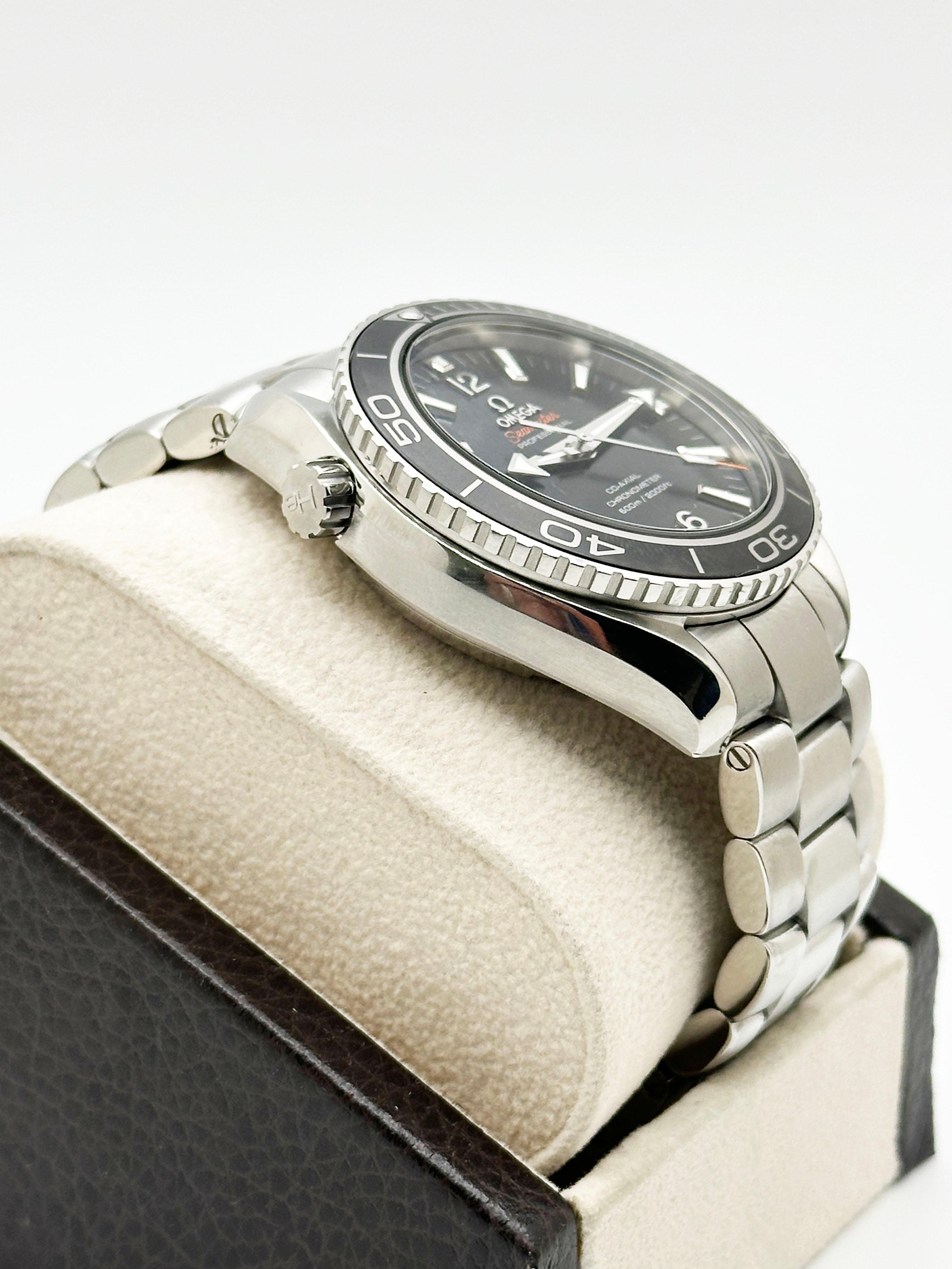 Uomo Omega Seamaster Planet Ocean 232.30.42.21.01.001 Scatola di carta in acciaio inossidabile in vendita