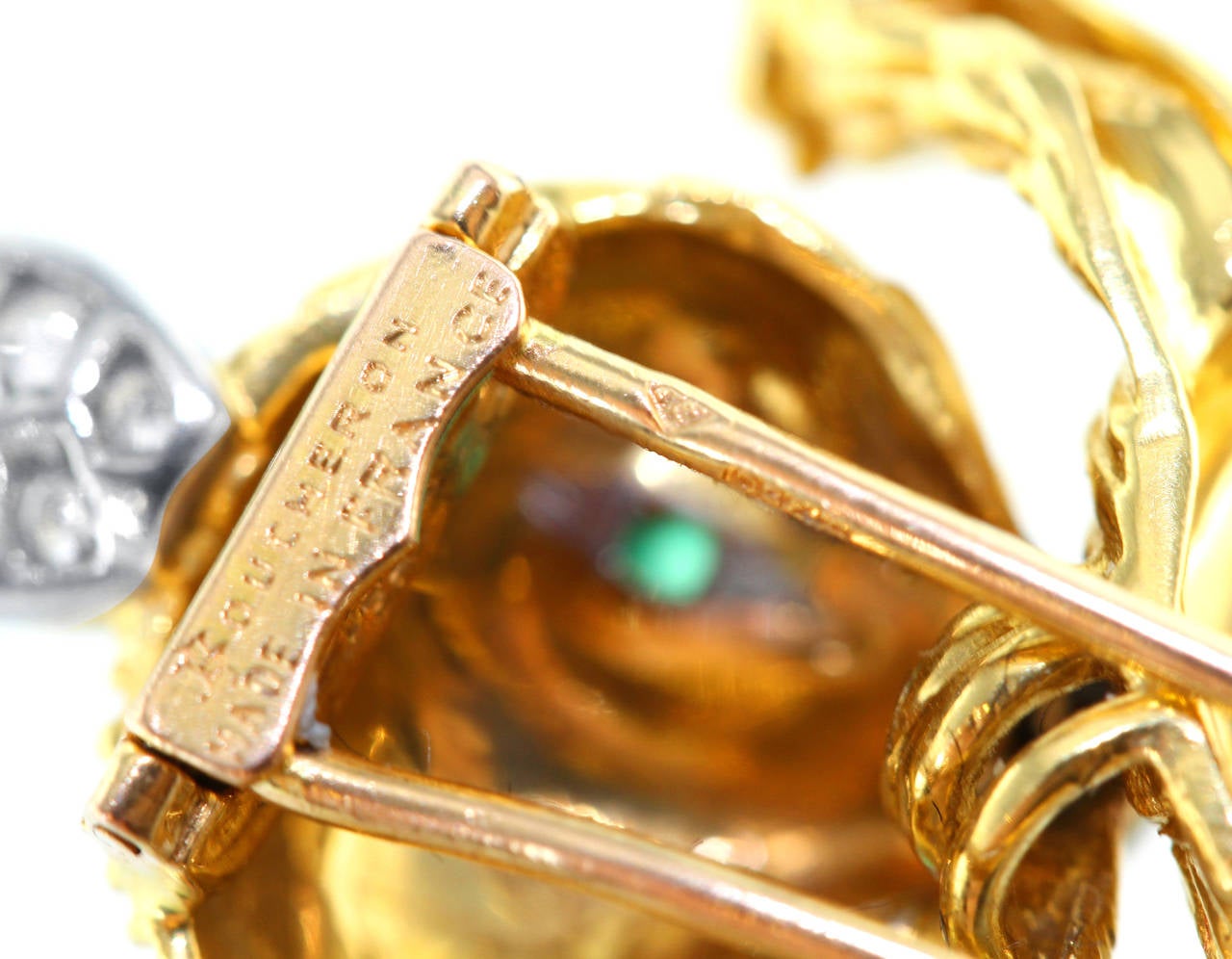 1960s Boucheron Emerald Diamond Gold Fox Pin 3