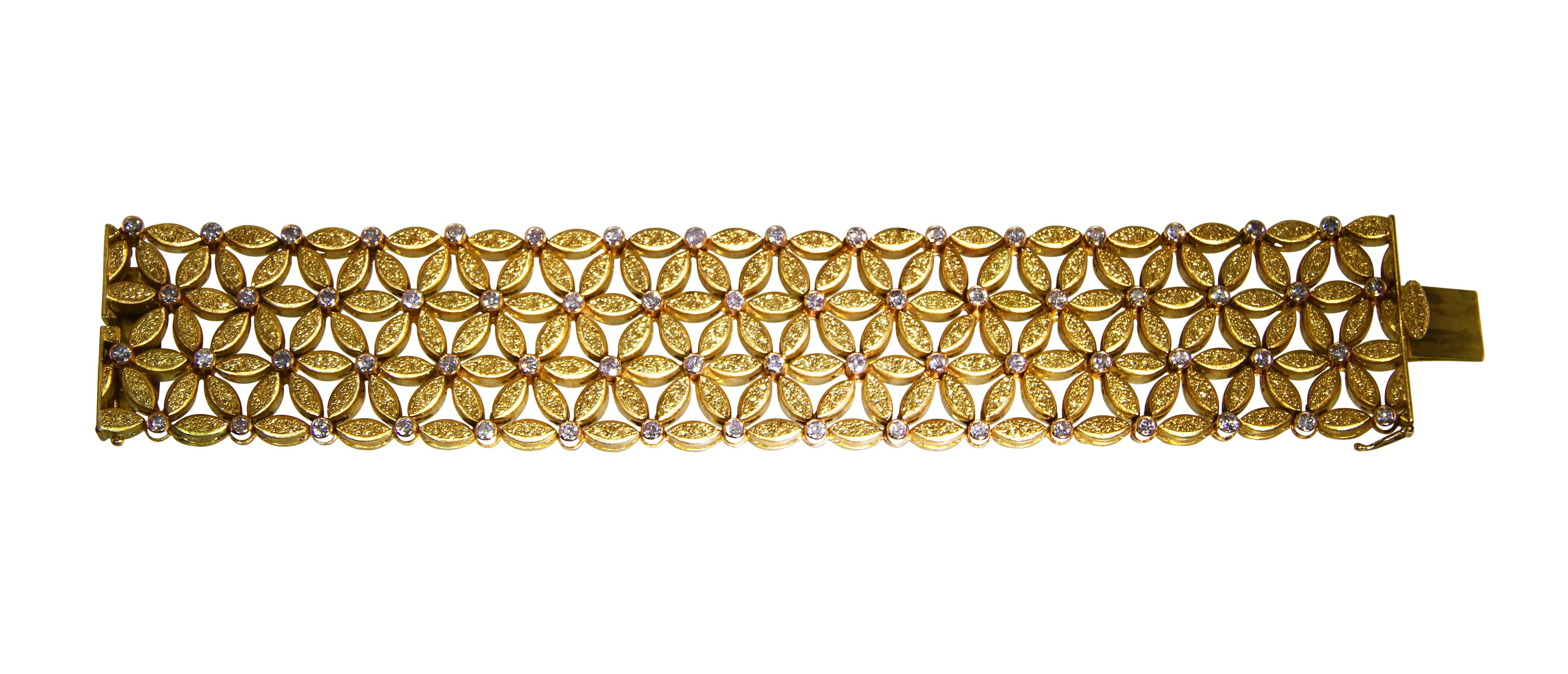 Buccellati Diamond Gold Wide Link Bracelet In Excellent Condition In Atlanta, GA