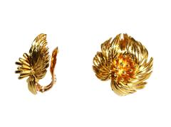 Vintage 1959 French Van Cleef & Arpels Gold Flower Earclips
