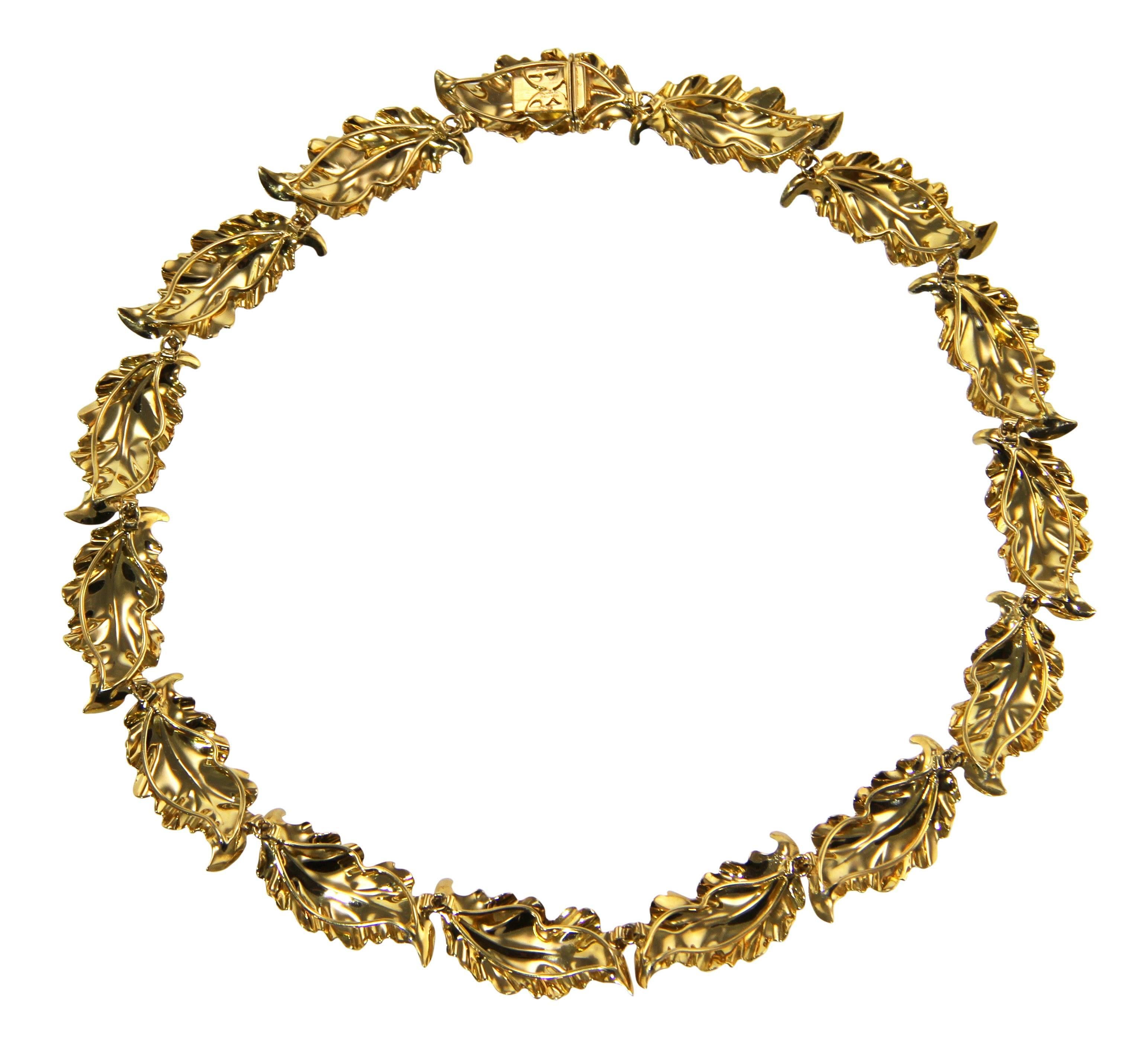 Buccellati Yellow Gold Foliate Necklace In Excellent Condition In Atlanta, GA
