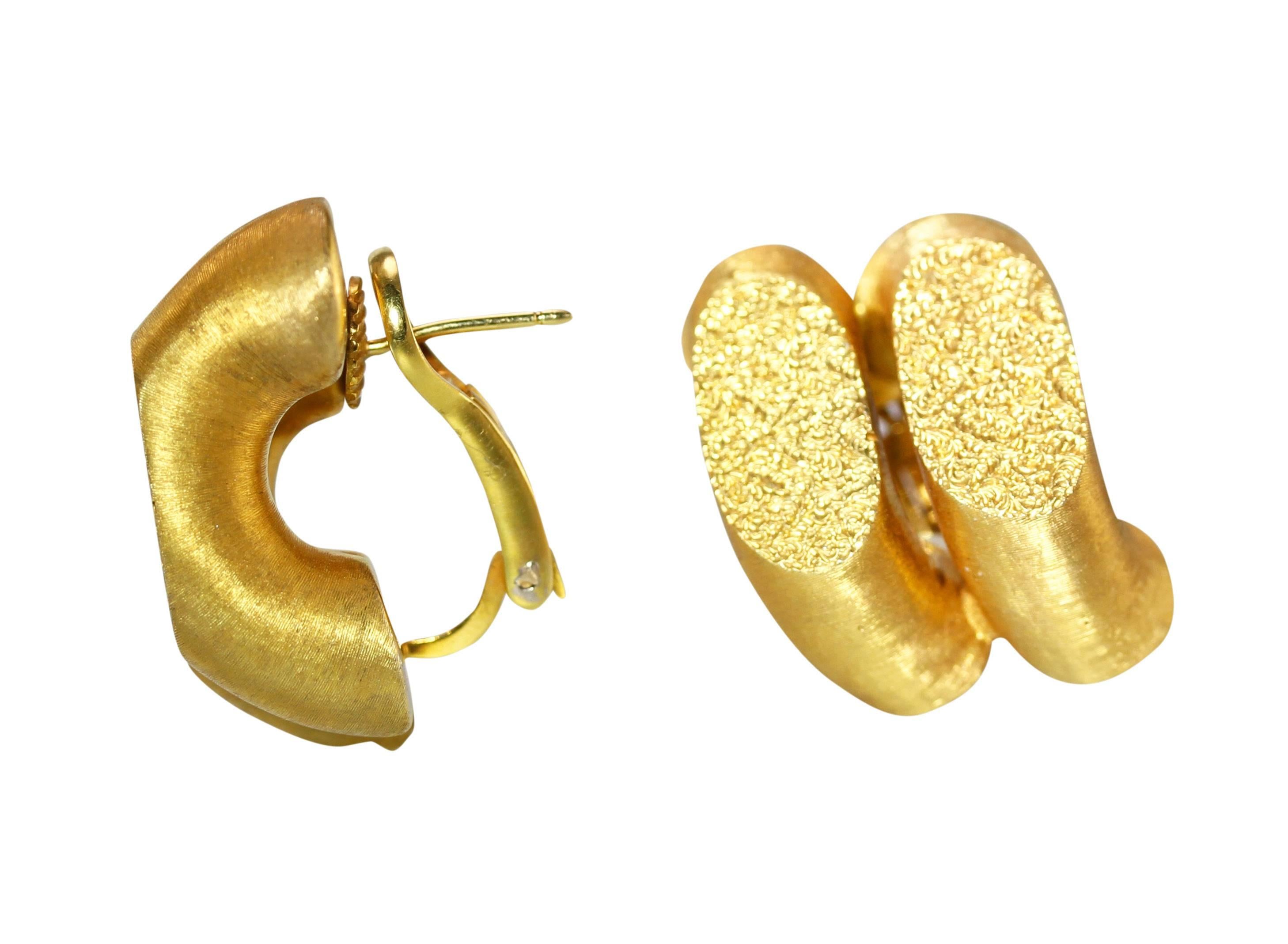 Pair of 18 Karat Gold 'Torchon' Earclips by Buccellati, Italy
• Signed Buccellati, Italy, 18K
• Measuring 1 1/4 by 7/8 inches, gross weight 28.2 grams