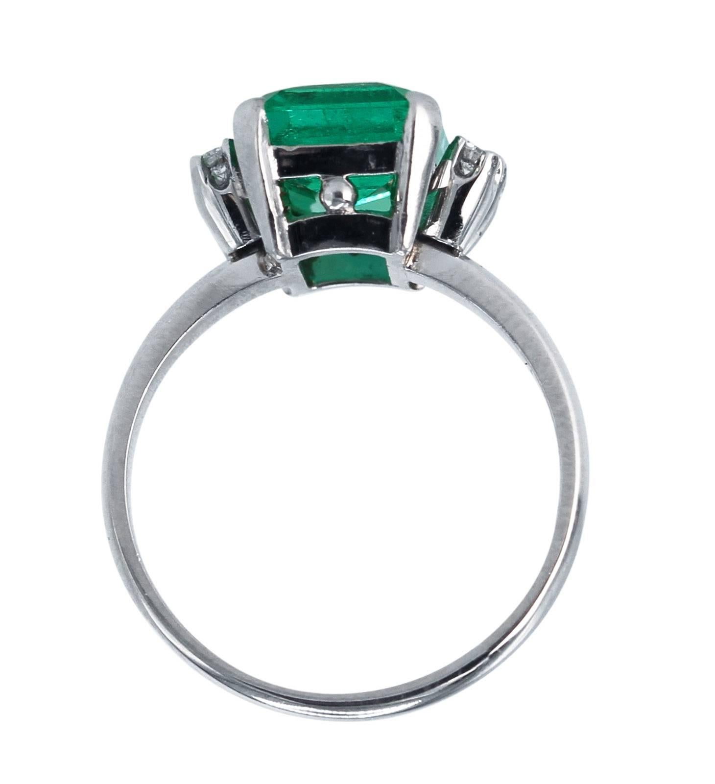 Women's or Men's AGL Certified 2.76 Carat Colombian Emerald and Diamond Ring