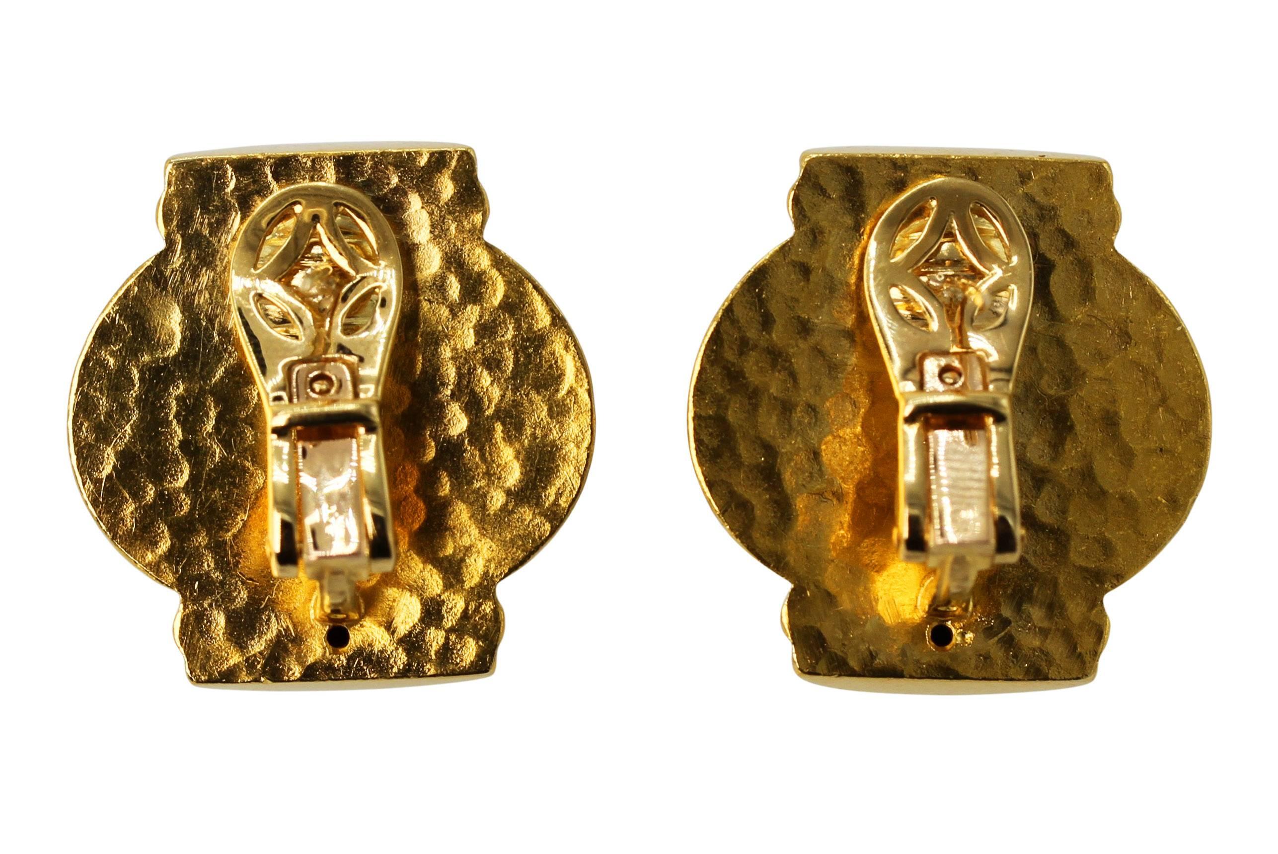 Lalaounis Hammered Yellow Gold Earclips In Excellent Condition For Sale In Atlanta, GA