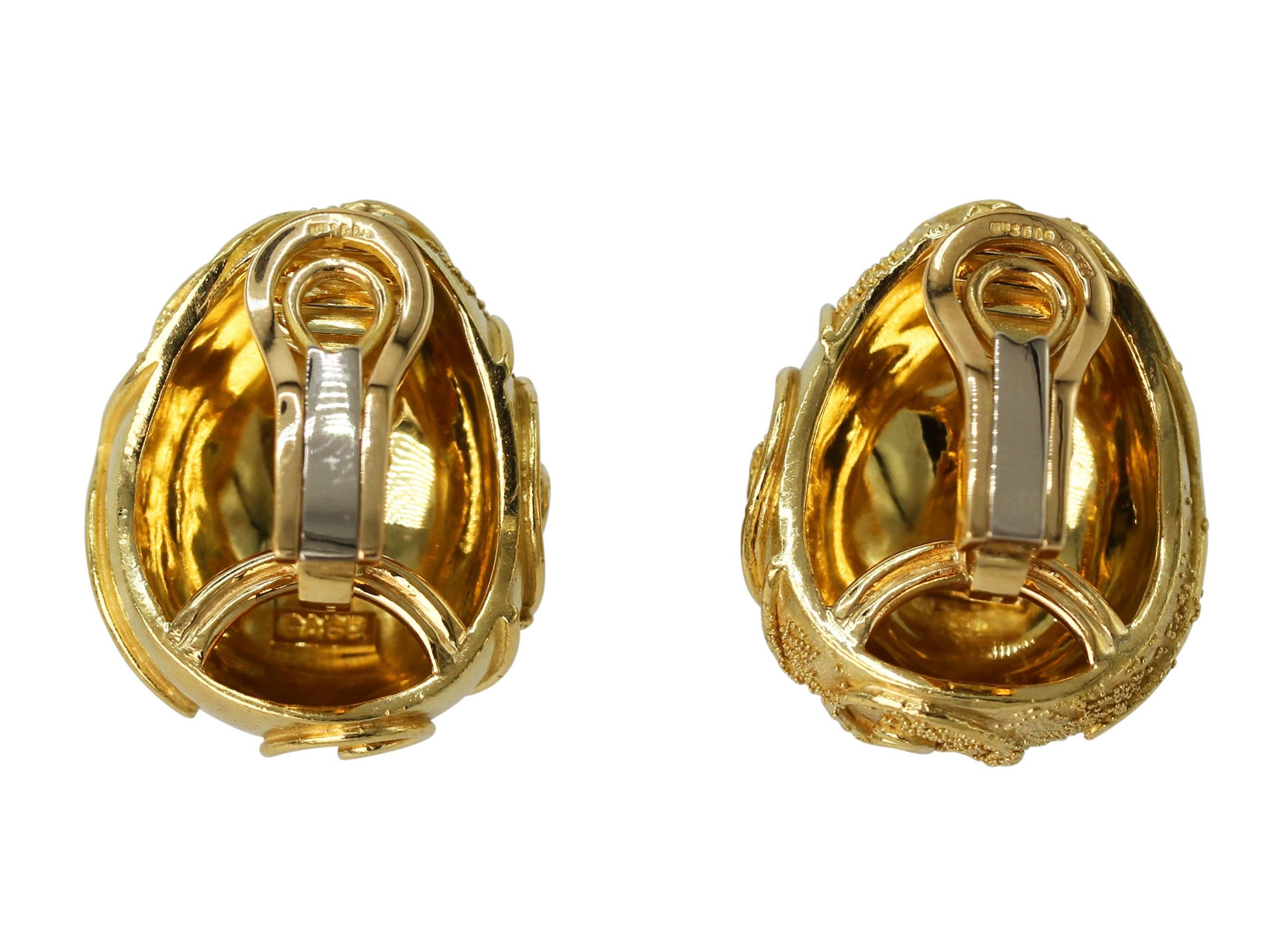 Elizabeth Gage Yellow Gold Earclips In Excellent Condition For Sale In Atlanta, GA